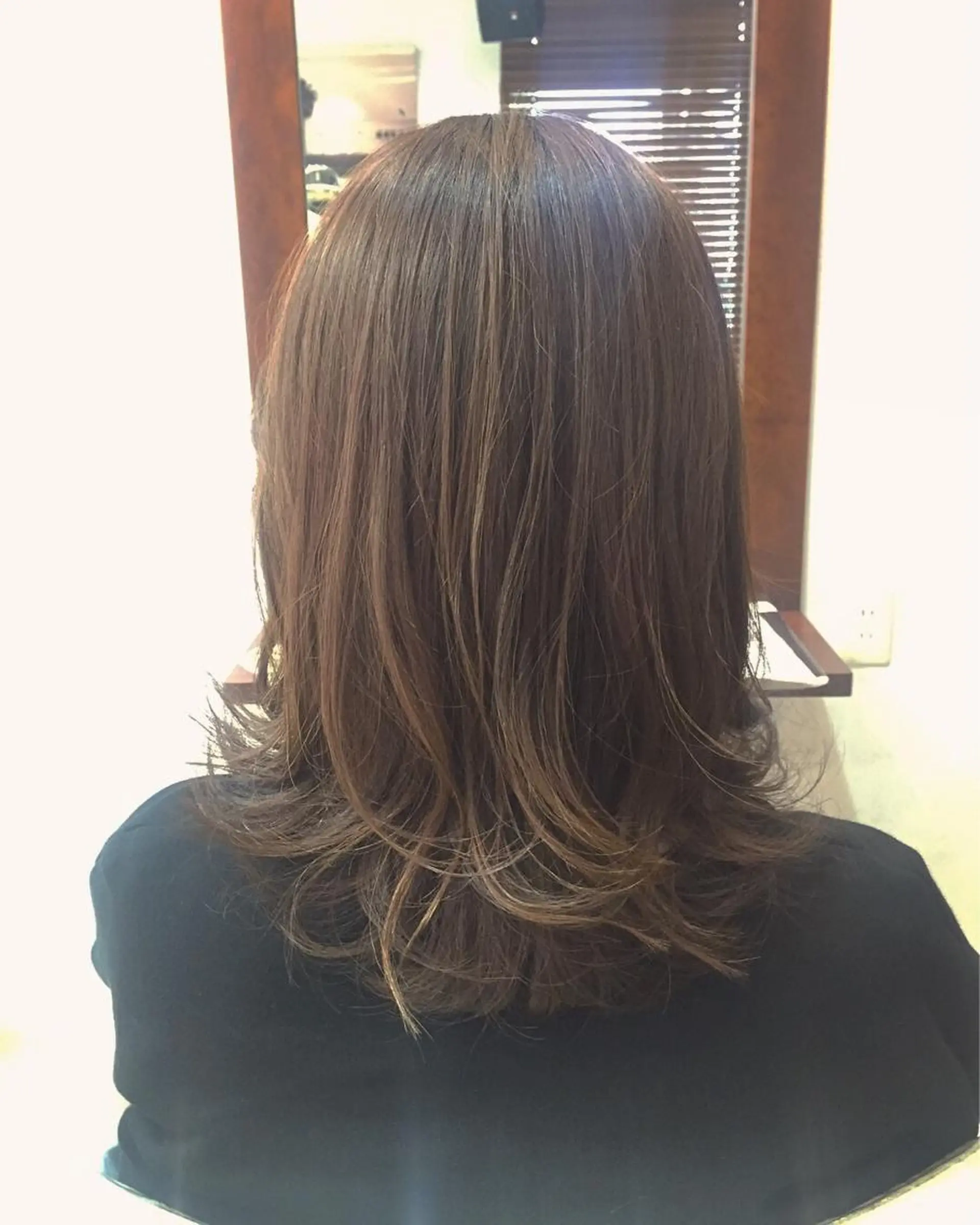 セミロング カット 菊池 邦之のヘアスタイル