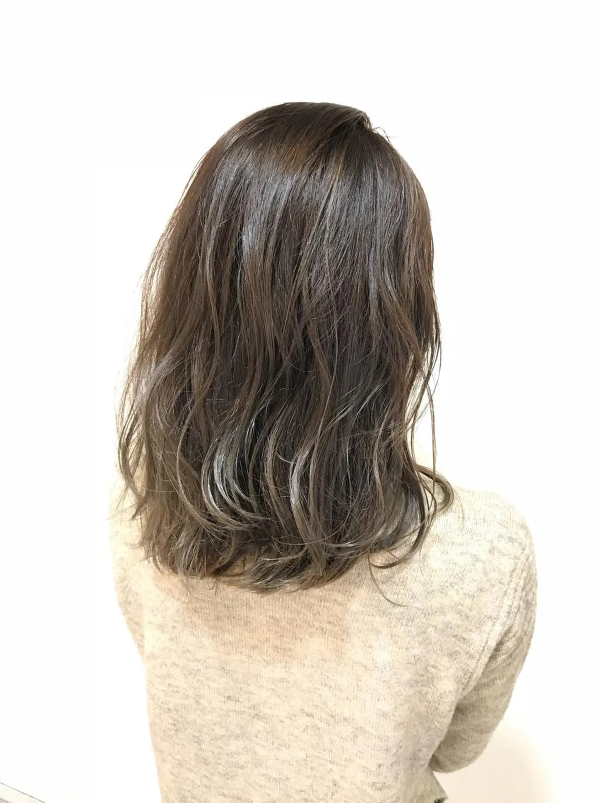 ミディアム カラー 透明感カラー ハイライトカラー イルミナカラー ハイライト ヘアカラー トリートメント Miru by INCE HAIRのヘアスタイル