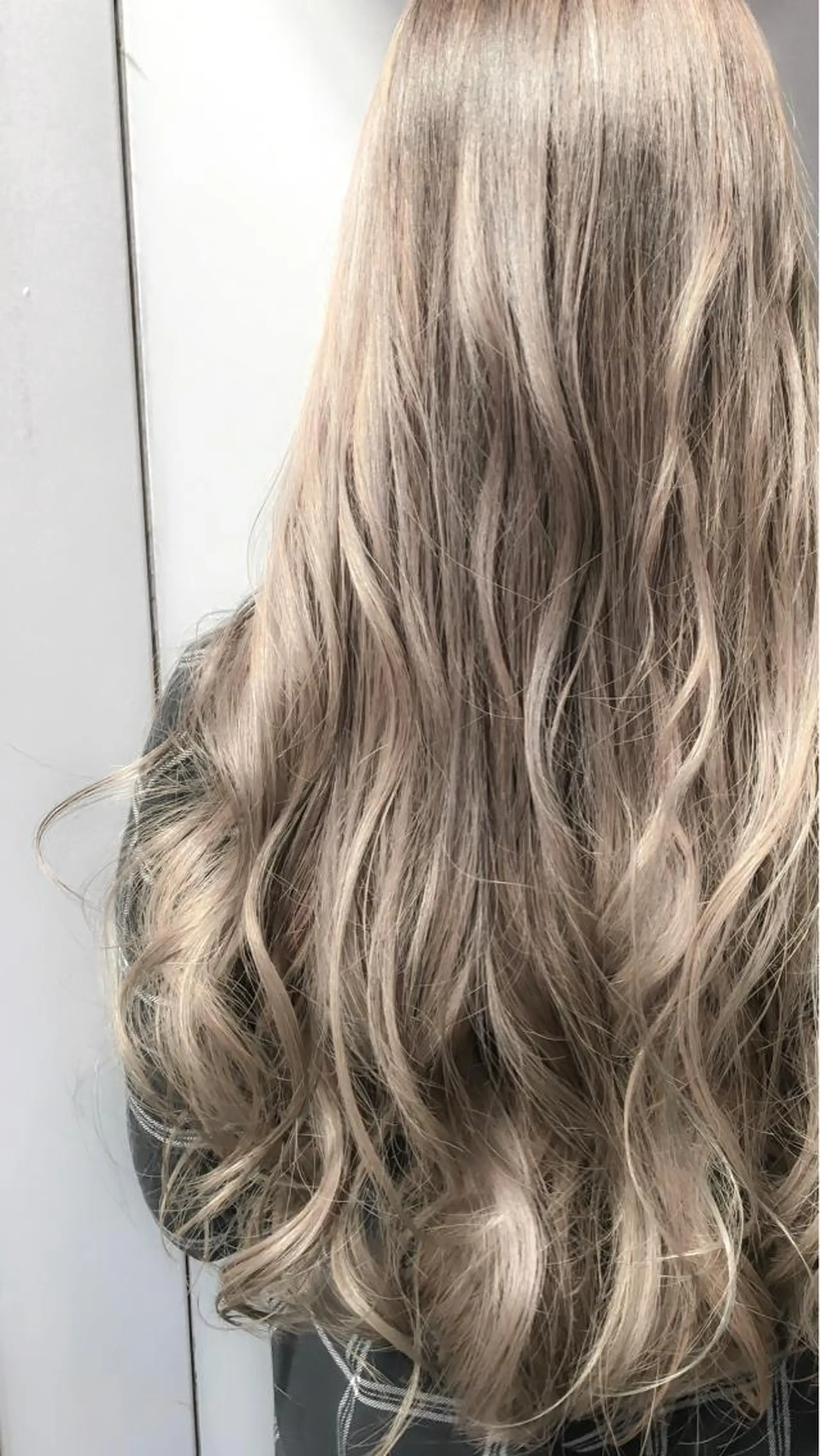 ロング カラー アッシュ ブリーチ kiki所属・中田 敏明のヘアスタイル