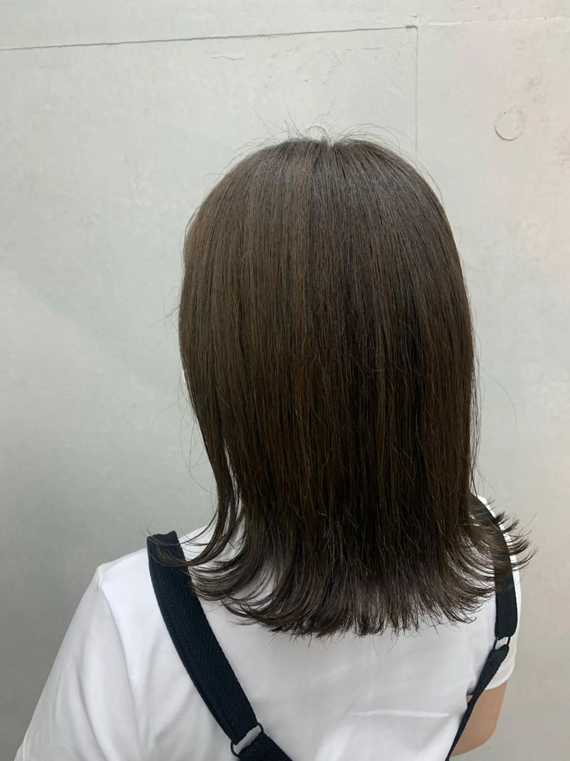 ミディアム io NANAのヘアスタイル