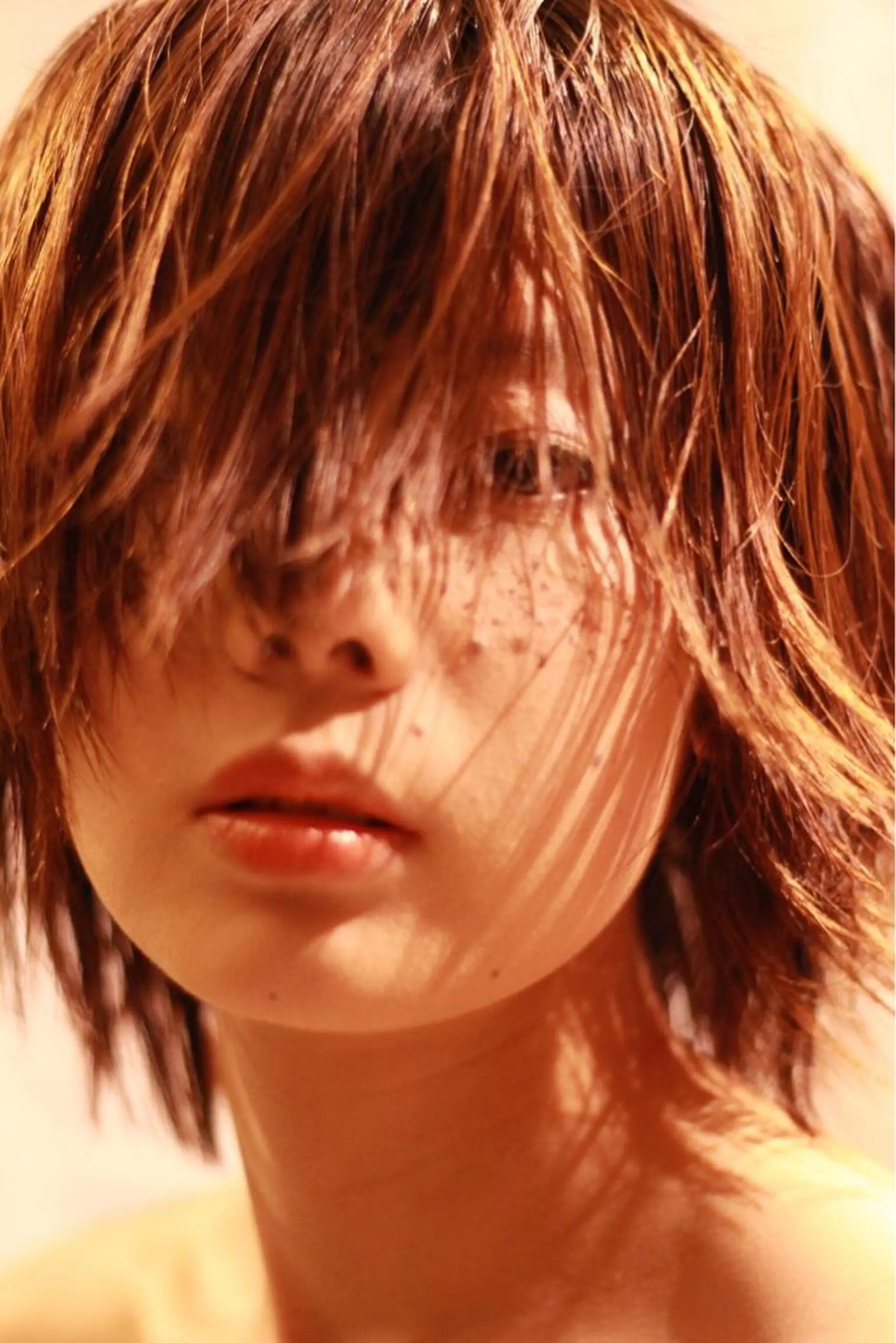 ショート カラー 切りっぱなしボブ ショートボブ バレイヤージュ ベージュカラー ブリーチ AKUTSU KOICHIのヘアスタイル