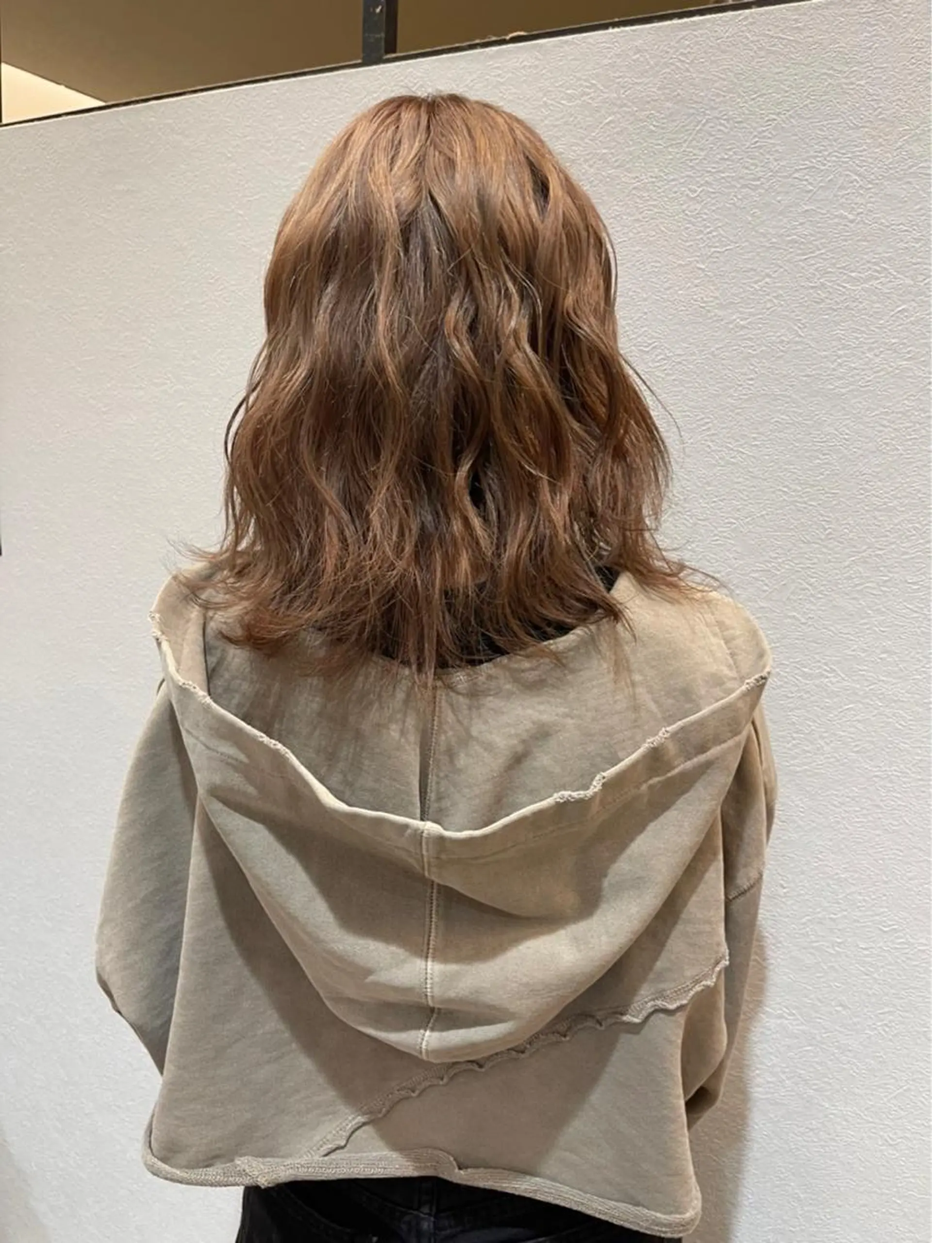 ミディアム カラー 岡本 梨沙のヘアスタイル