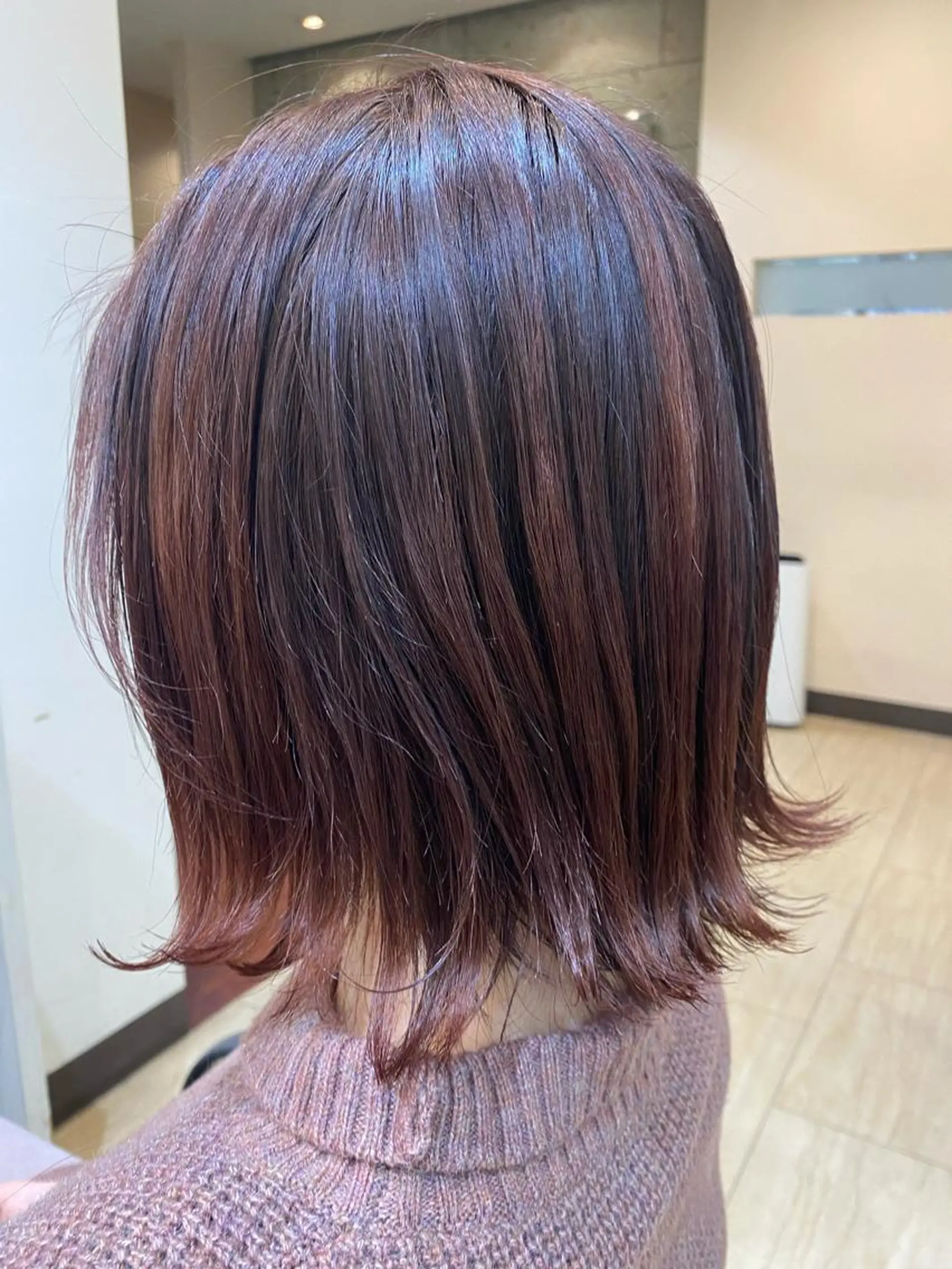 ショート カラー ブリーチ ピンクカラー レッドカラー 外ハネヘア wa daのヘアスタイル