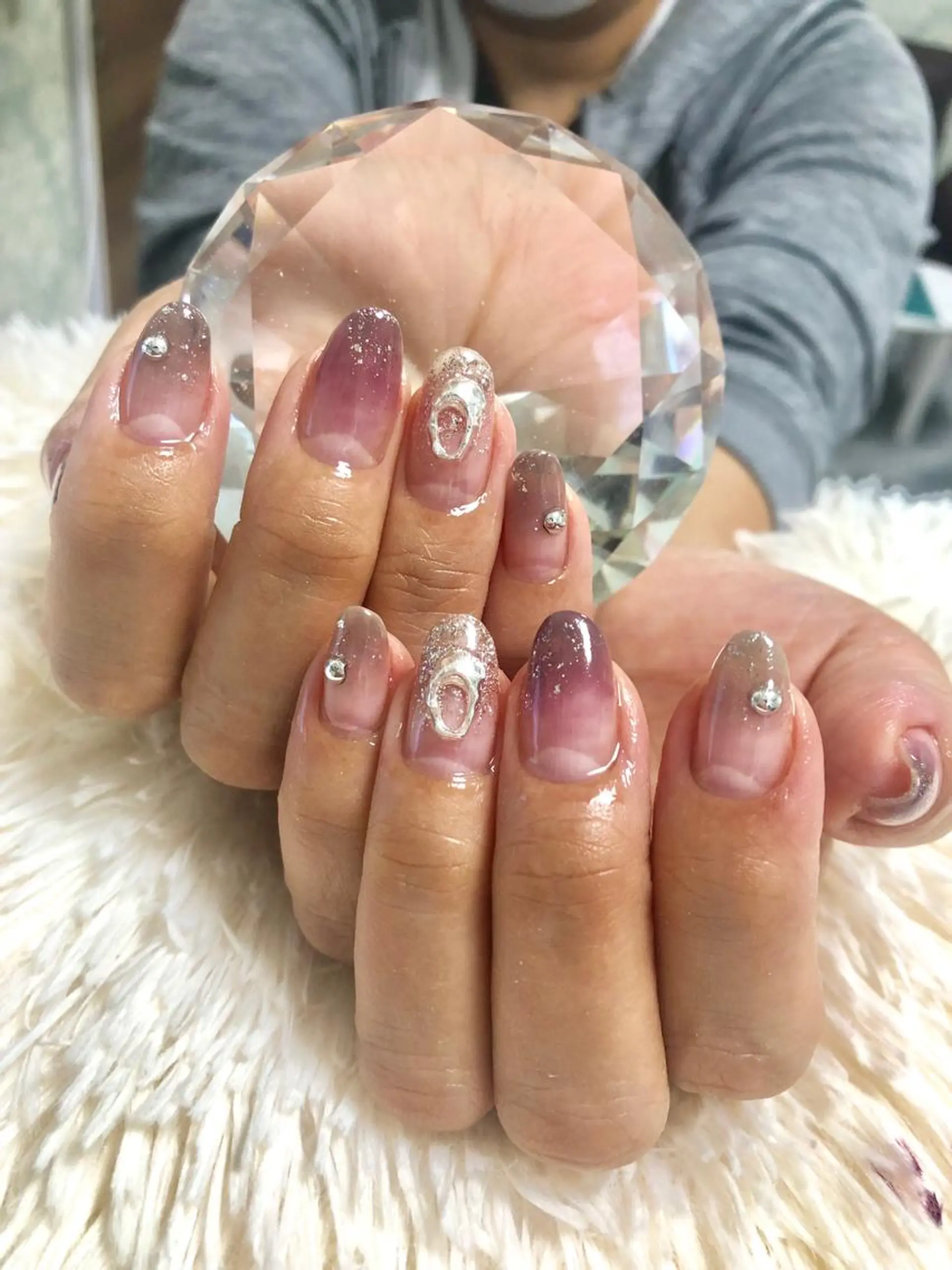 ミディアム カラー パーマ ヘアアレンジ キッズ ネイル マツエク・マツパ ハンドネイル 荒木 莉奈のネイルデザイン