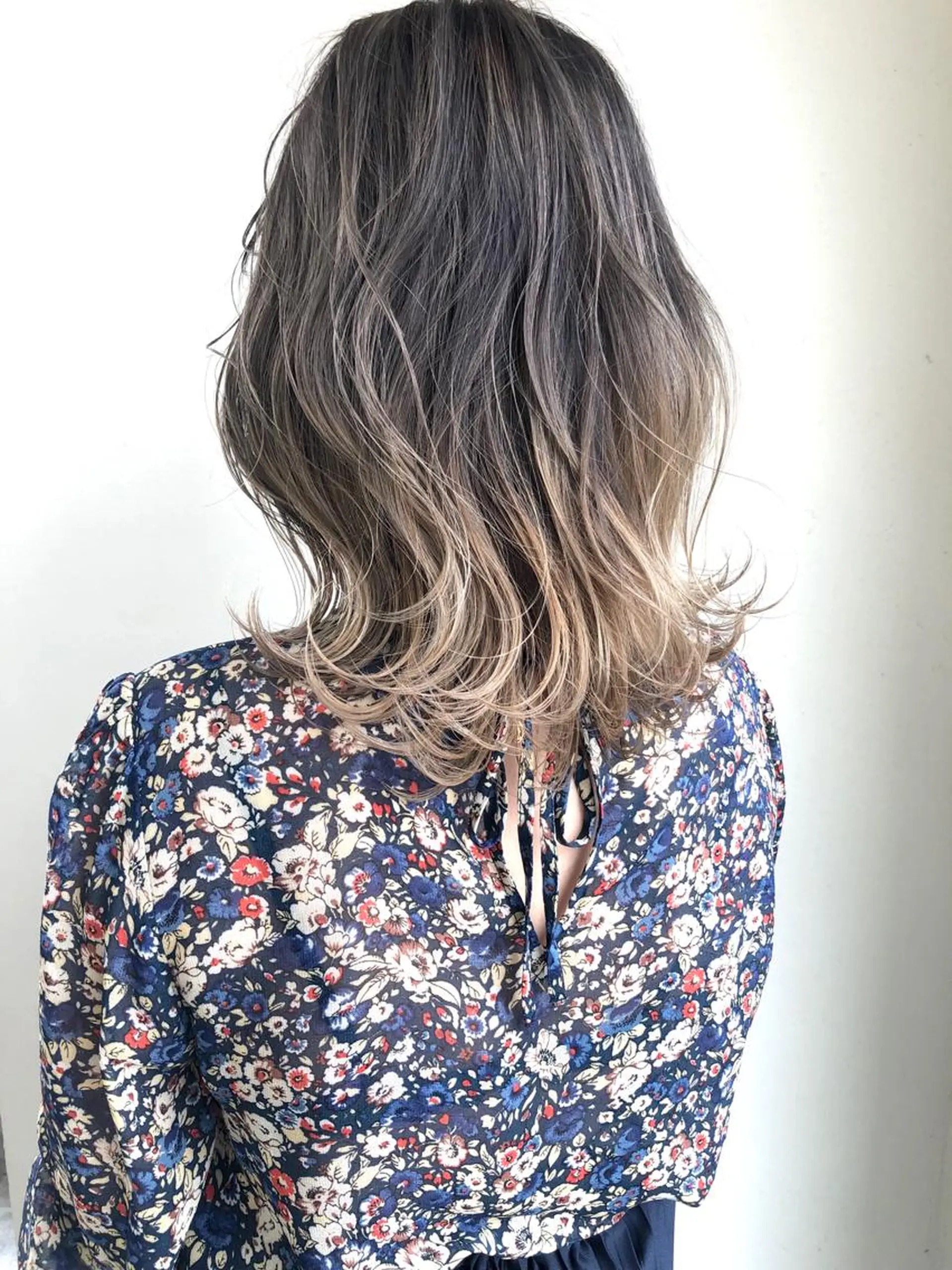 ミディアム ハイライト ヘアカラー トリートメント 小澤大輔 YOLO hairのヘアスタイル