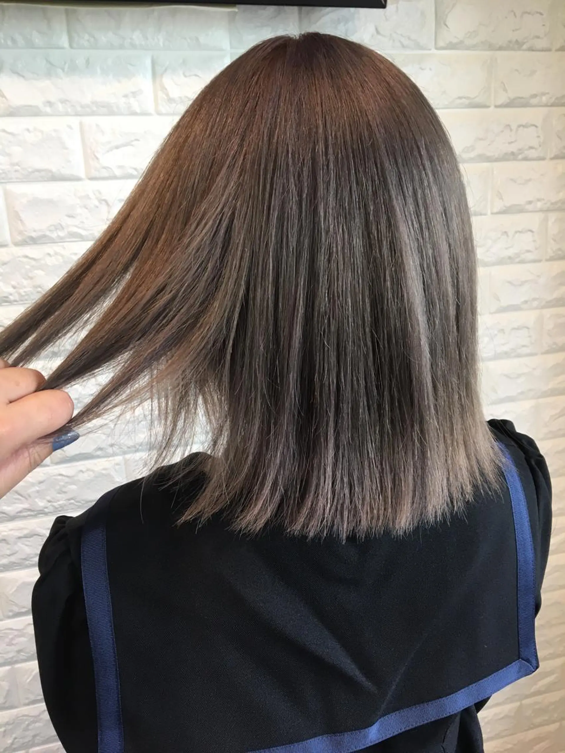 ミディアム カラー グレージュ 西本 夏美のヘアスタイル