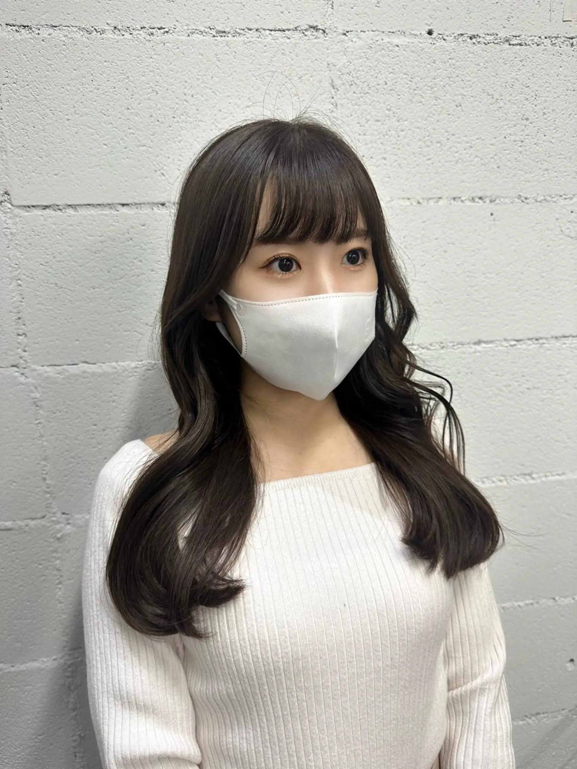 ロング デザインカット 韓国風ヘア 瀧優華白髪ぼかし 大人レイヤー🩵のヘアスタイル