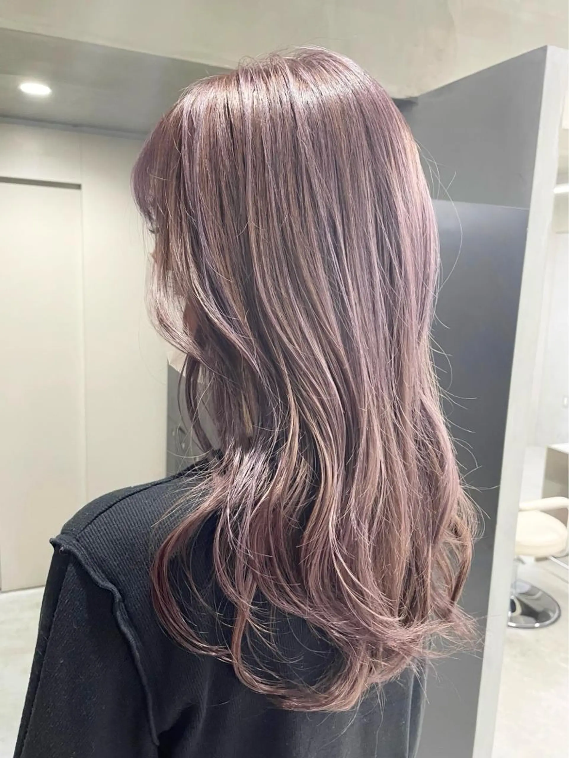 カラー miu .のヘアスタイル