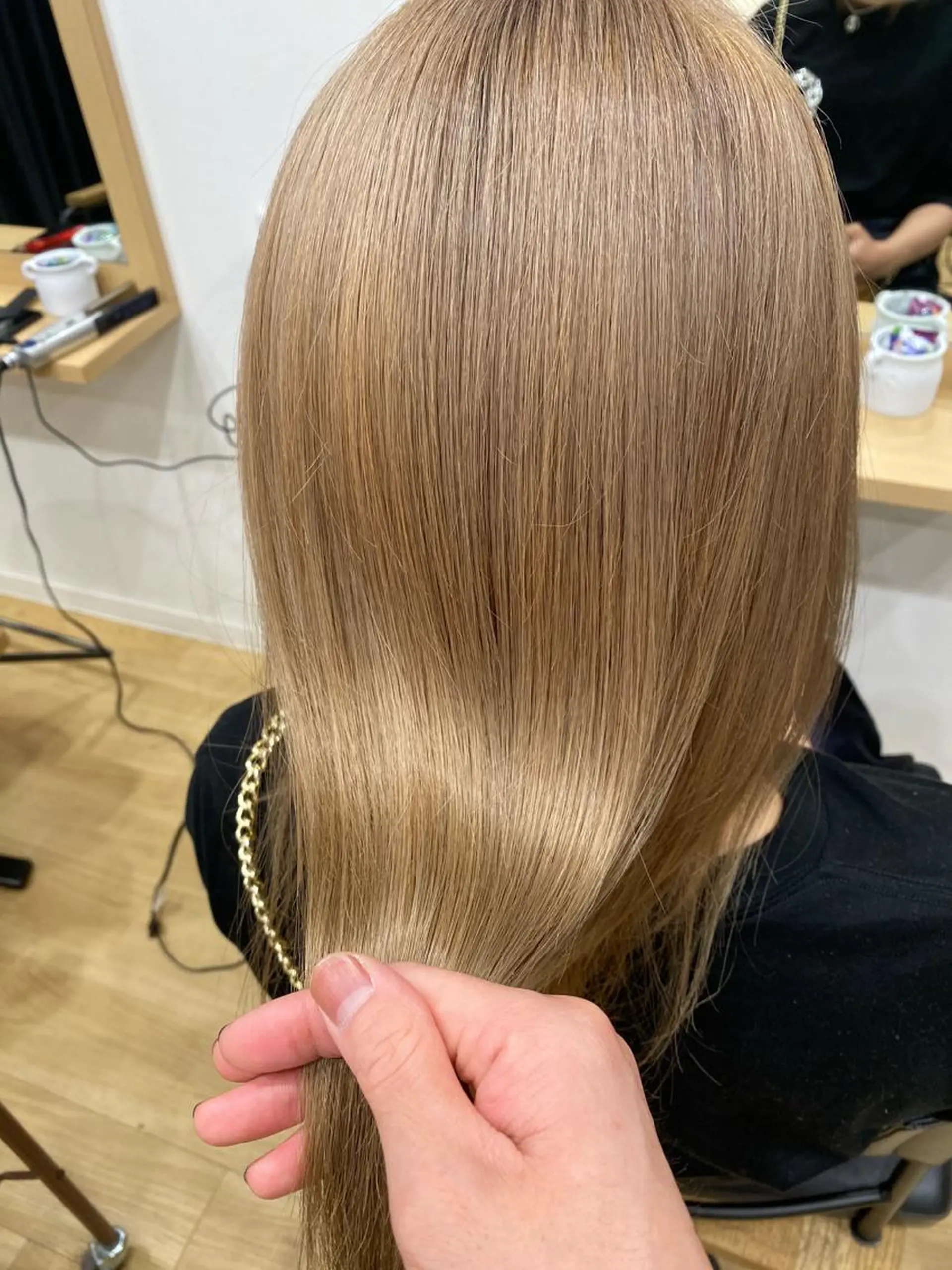 ロング カラー パーマ ヘアアレンジ メンズ キッズ ネイル マツエク・マツパ カット ヘアカラー トリートメント ヘッドスパ ヘアセット レイヤー／顔周り 韓国ヘア森田和貴のヘアスタイル