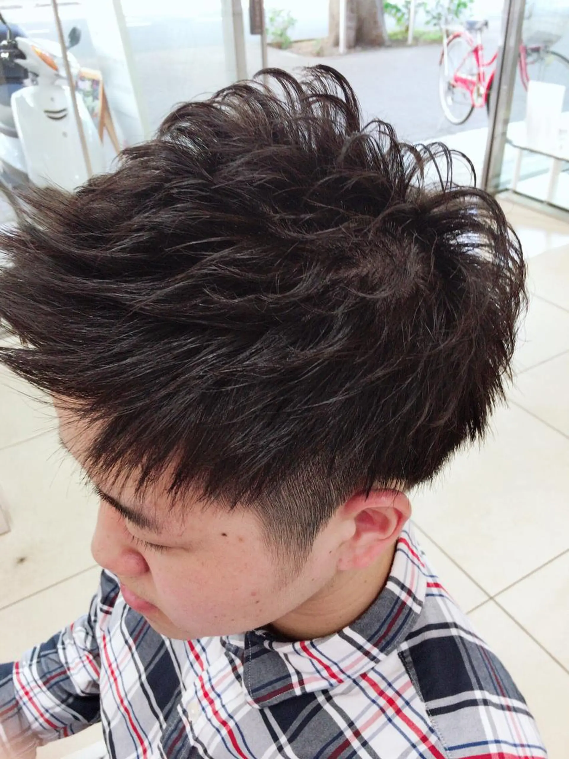 ショート パーマ メンズ メンズパーマ 髪質改善× 白髪ぼかし溝江のヘアスタイル