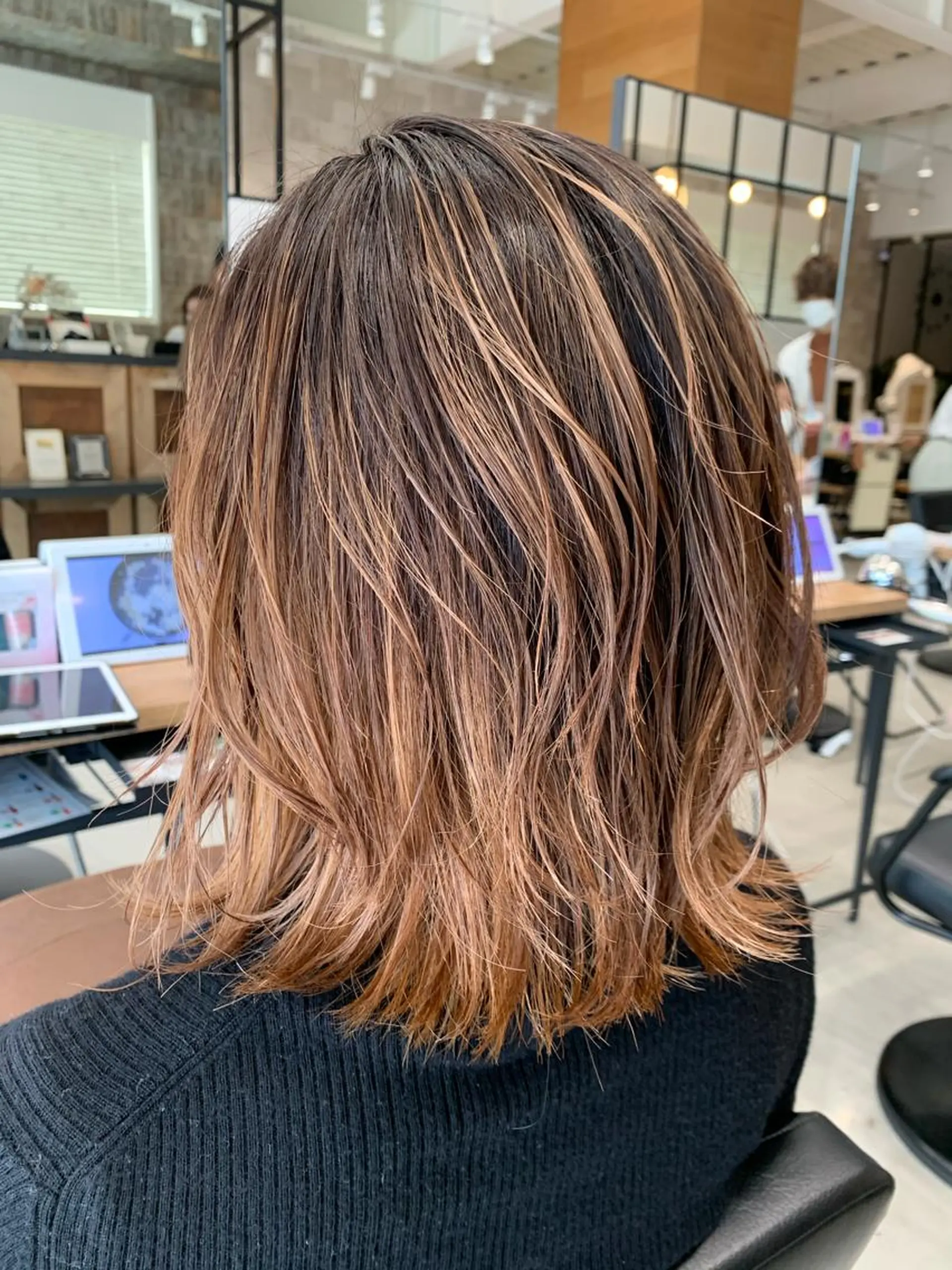 ミディアム 大木 華のヘアスタイル