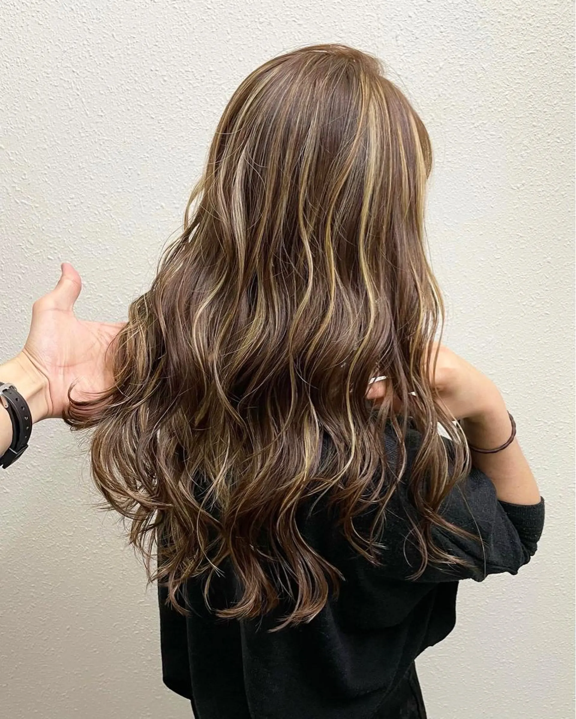 ロング カラー アッシュ アッシュグレー アッシュグレージュ バレイヤージュ ベージュカラー グレージュ💎 神戸孝哉のヘアスタイル