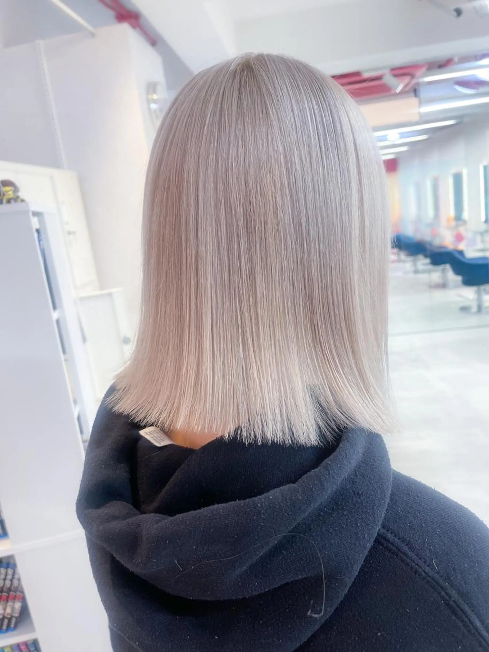 ミディアム カラー ブリーチ エドルカラー グレージュ イルミナカラー ヘアカラー BOX mico.のヘアスタイル