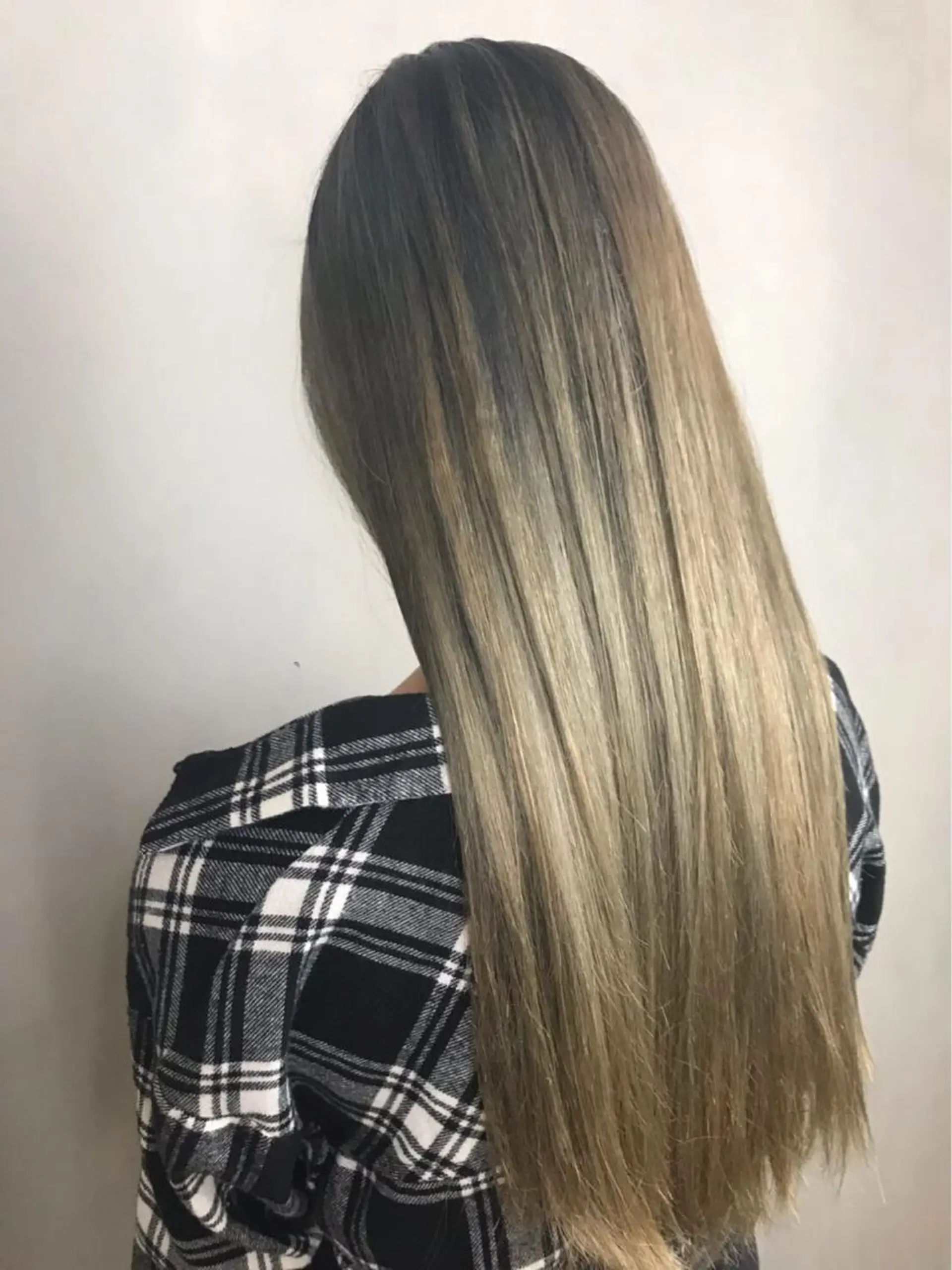 ロング カラー アッシュ バレイヤージュ ベージュカラー グラデーションカラー レイヤーカット カット ヘアカラー BROCANTE立川 karasawa.nのヘアスタイル