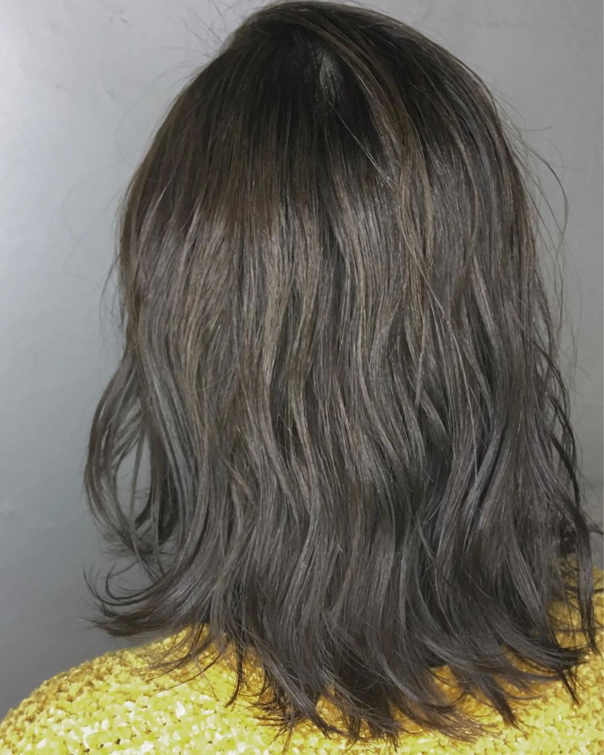 ミディアム カラー パーマ ヘアアレンジ グレージュ エグチ アキラのヘアスタイル