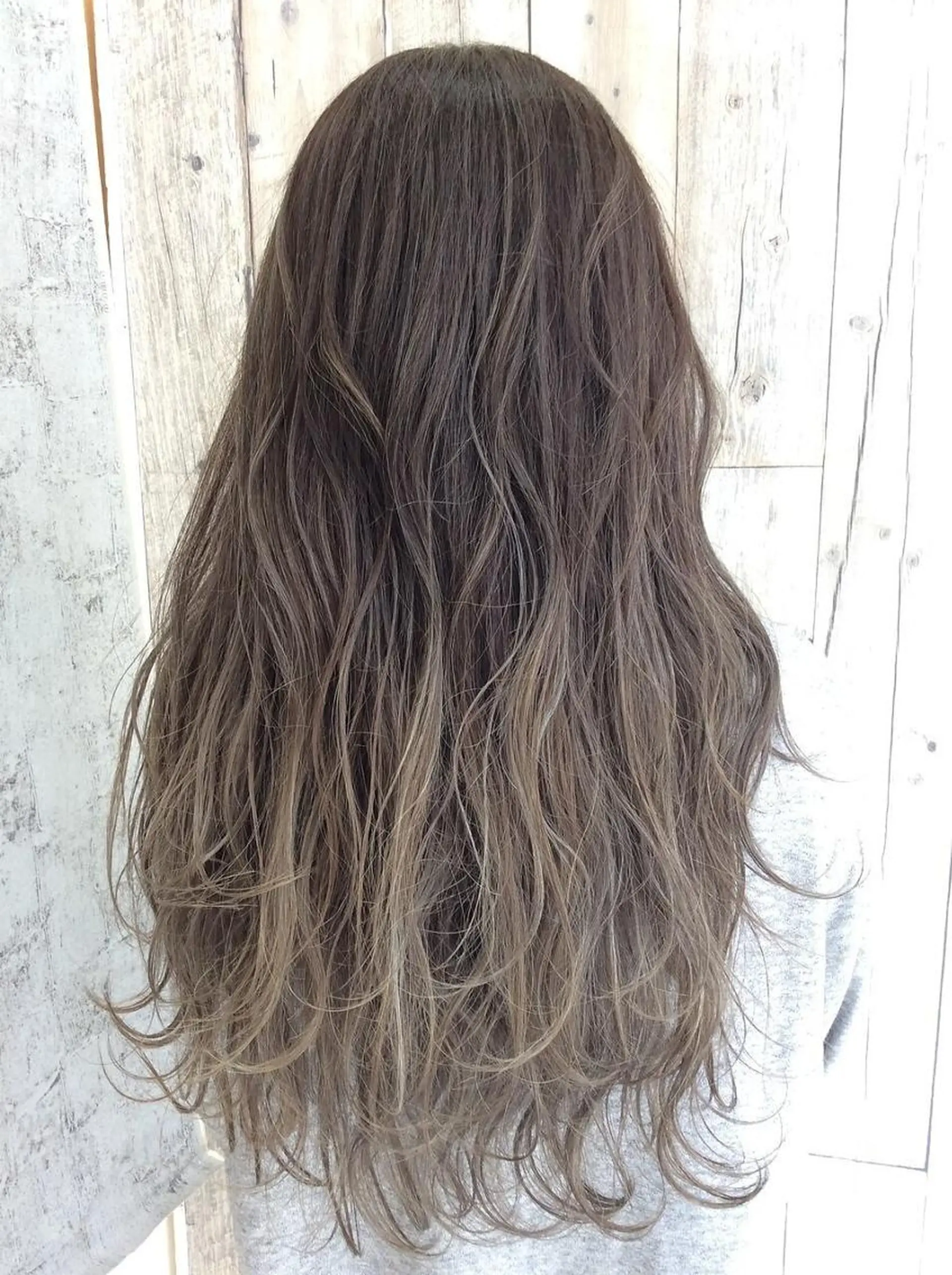 カラー ロング バレイヤージュ レイヤーカット カット ヘアカラー トリートメント 大久保 佳奈のヘアスタイル