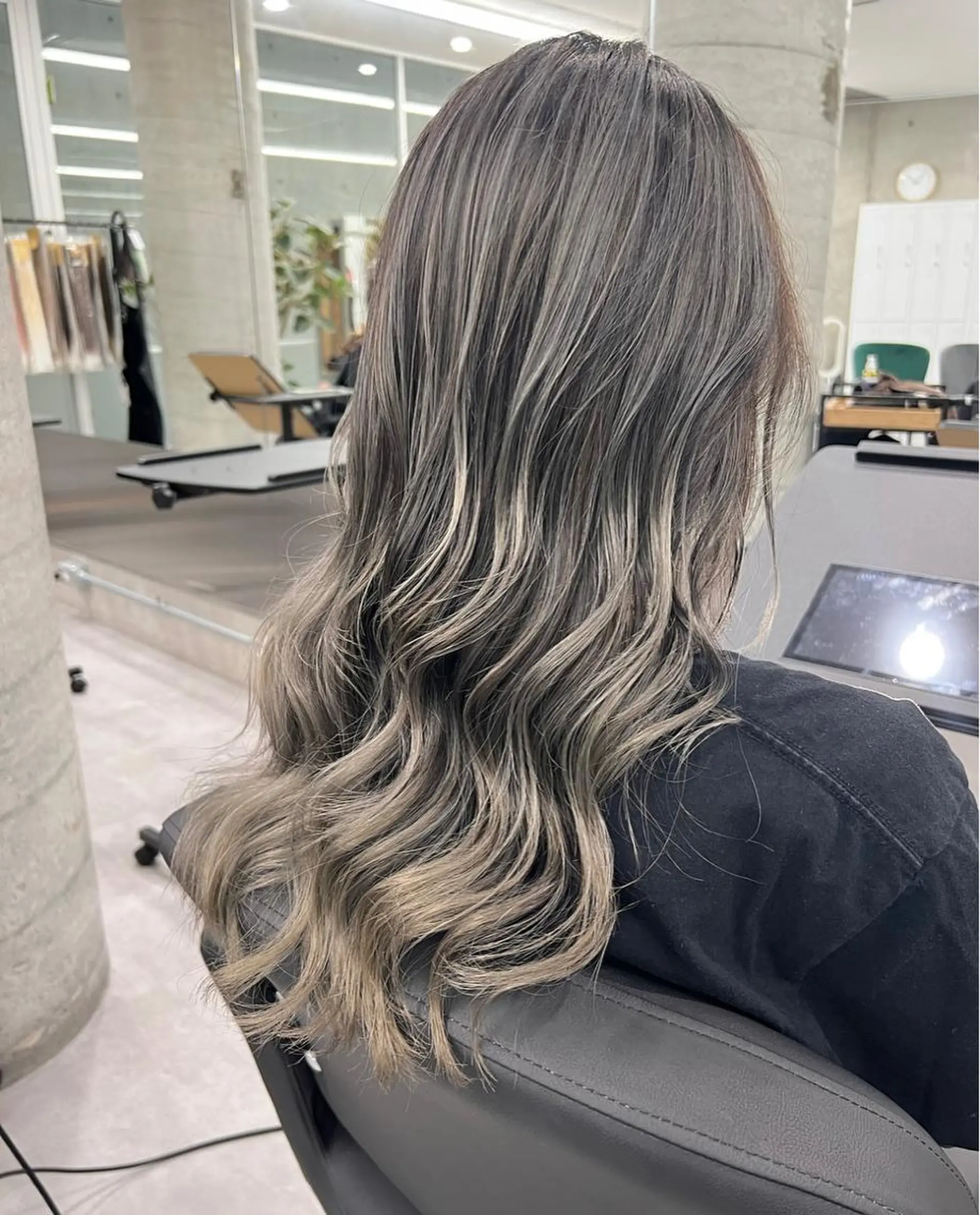 ロング azusa/心斎橋/ ハイトーンカラーのヘアスタイル