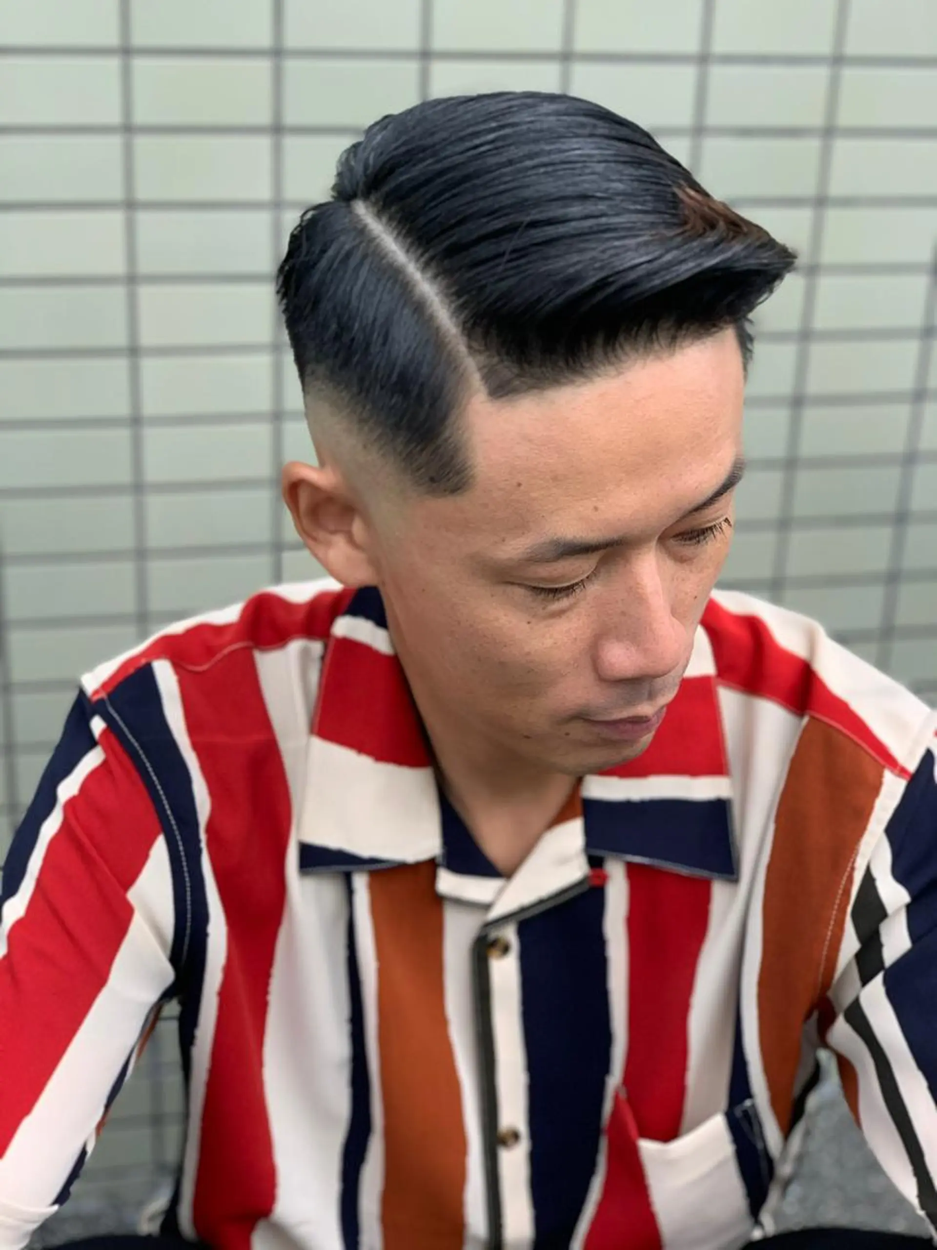 ショート パーマ メンズ フェードカット 濡れパン スキンフェード 石鳶 勝のヘアスタイル