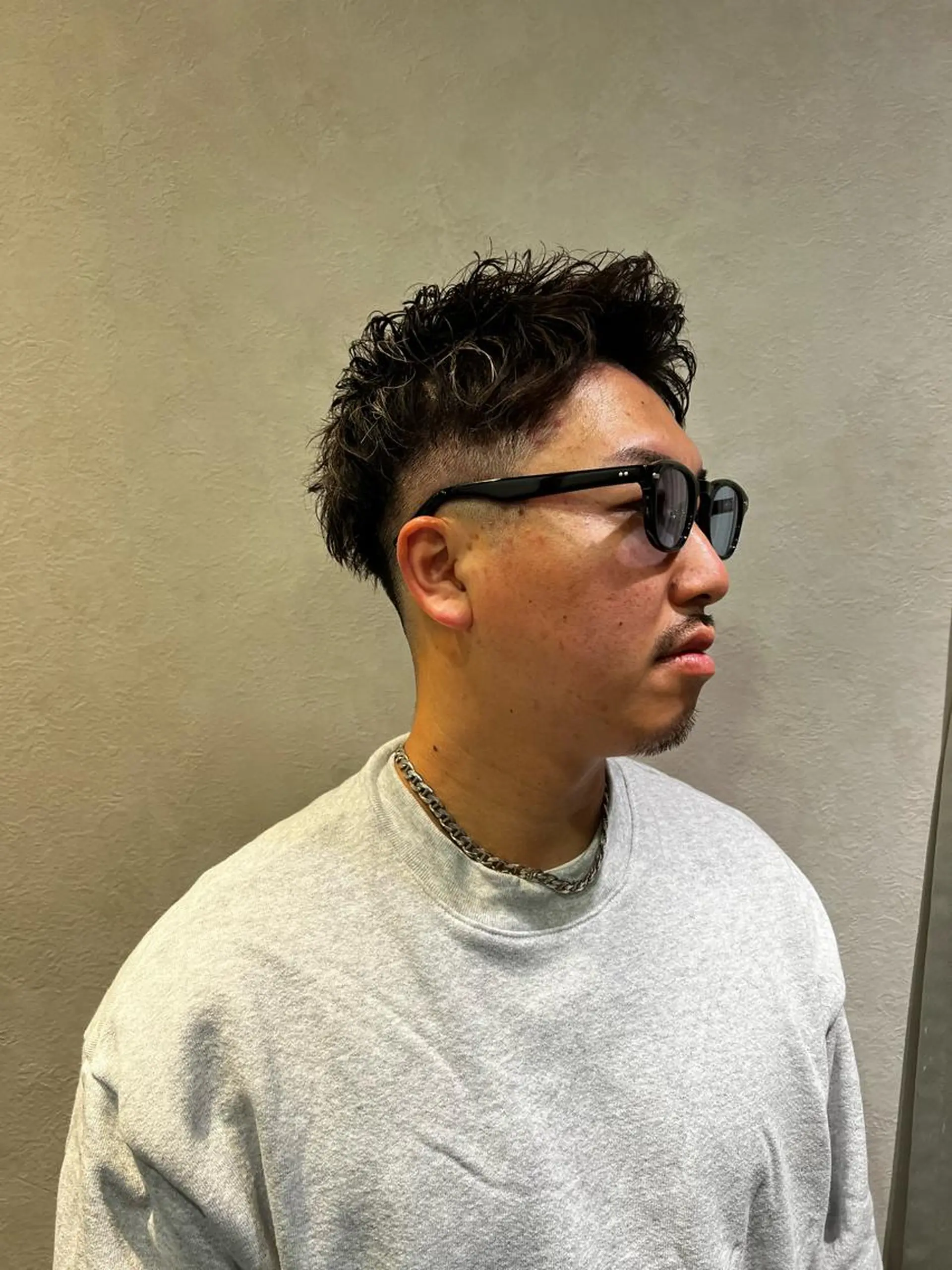 ショート カラー パーマ メンズ フェードカット メンズハイライト メンズパーマ ハイライトカラー ハイライト カット ヘアカラー BARBER SUGIYAMA所属・北千住理容室バーバー 小堀悠作のヘアスタイル