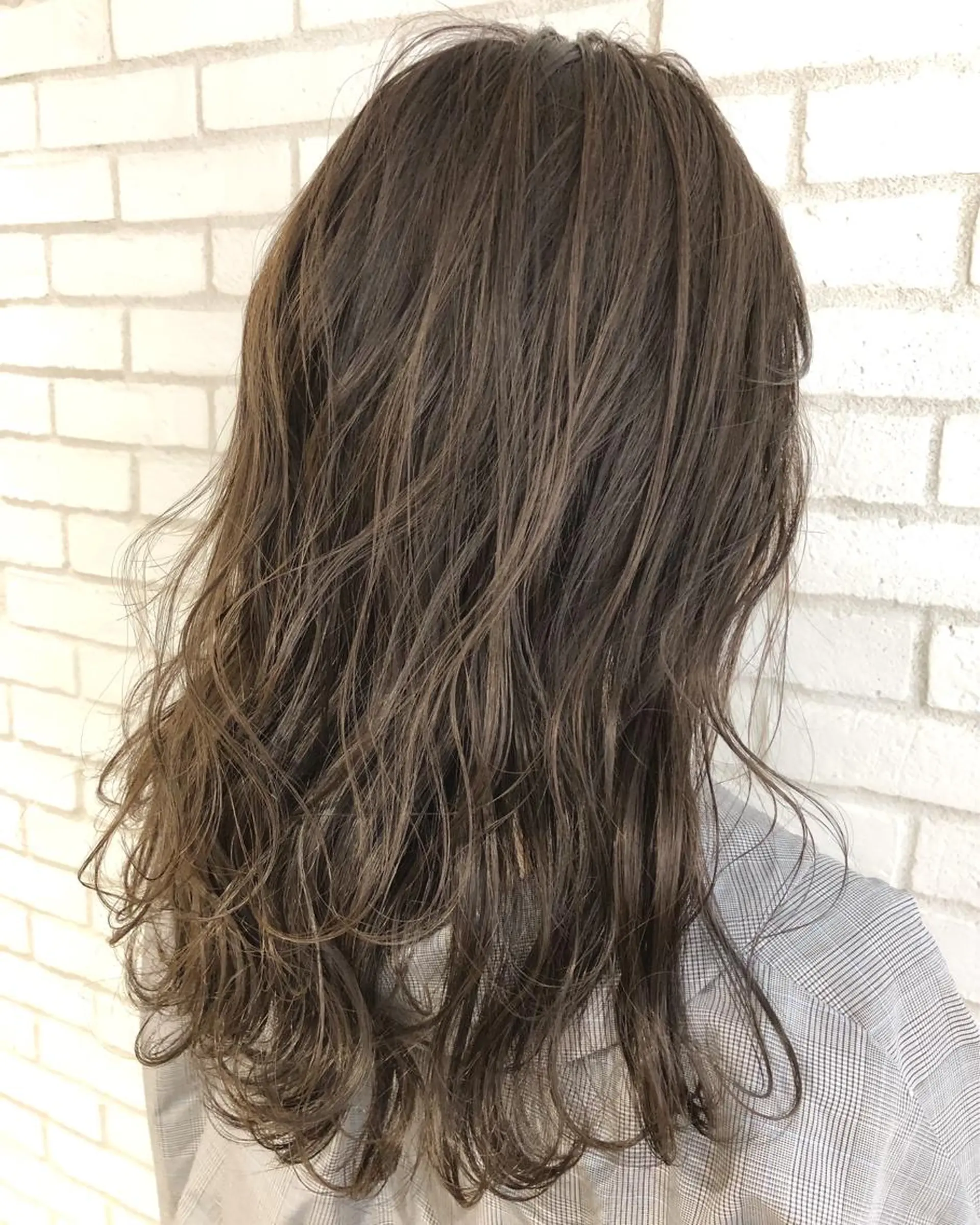 カラー グレージュ takumi Hのヘアスタイル