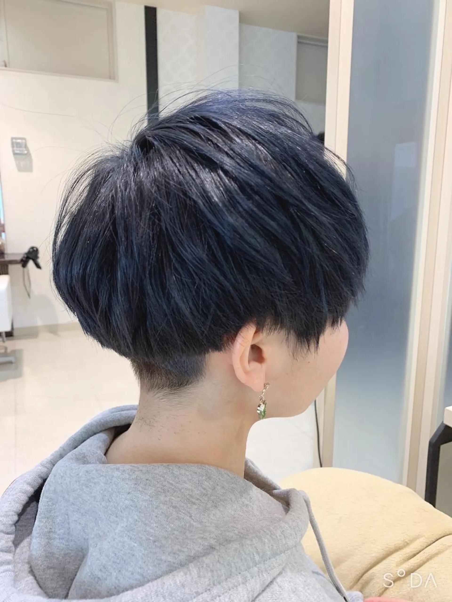 ショート カラー 黒髪 ブリーチ ブルーカラー ブルーブラック ブリーチなしカラー ヘアカラー 杉山 拓矢のヘアスタイル