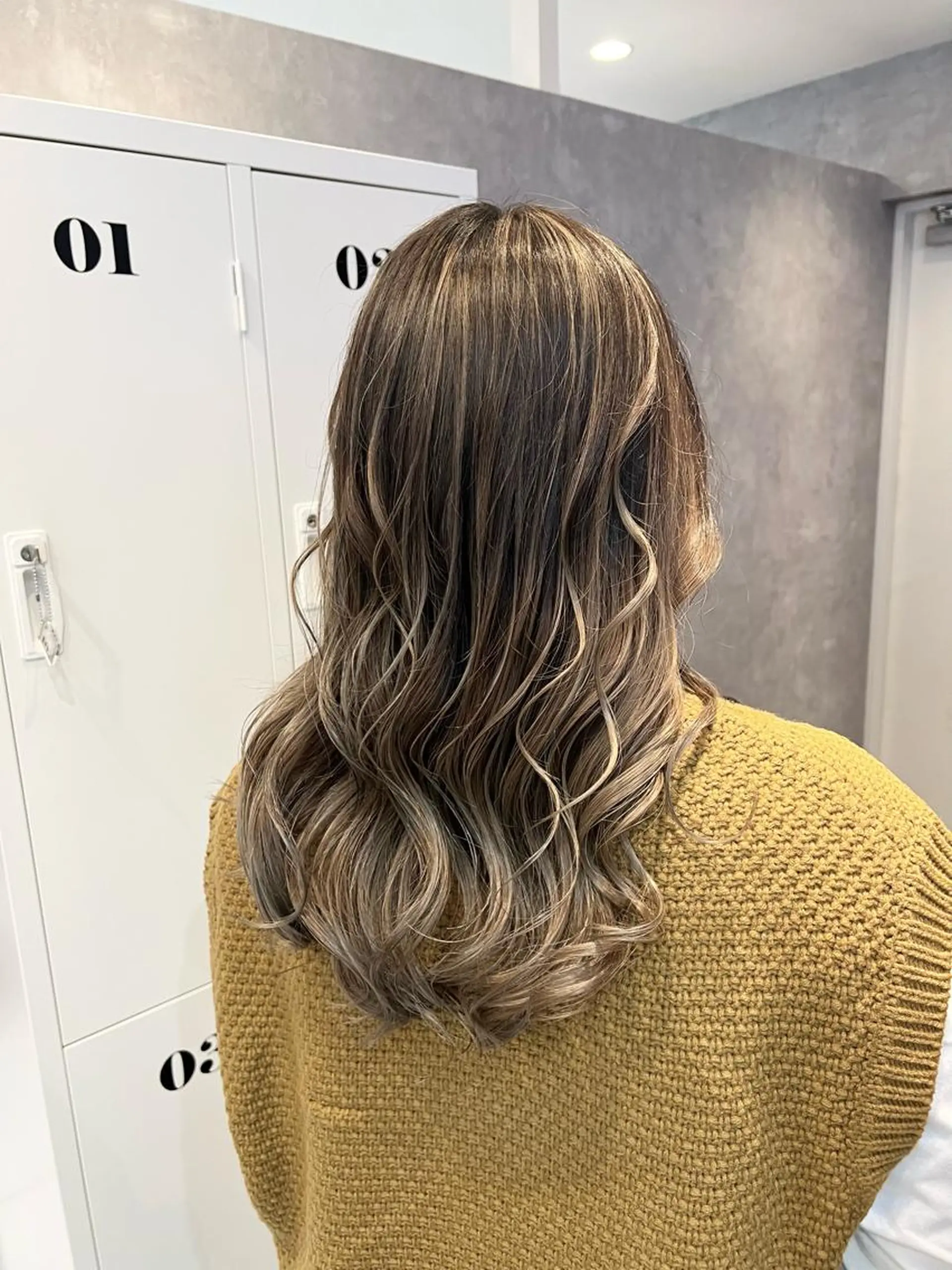 カラー SALOWIN栄 高須大貴のヘアスタイル