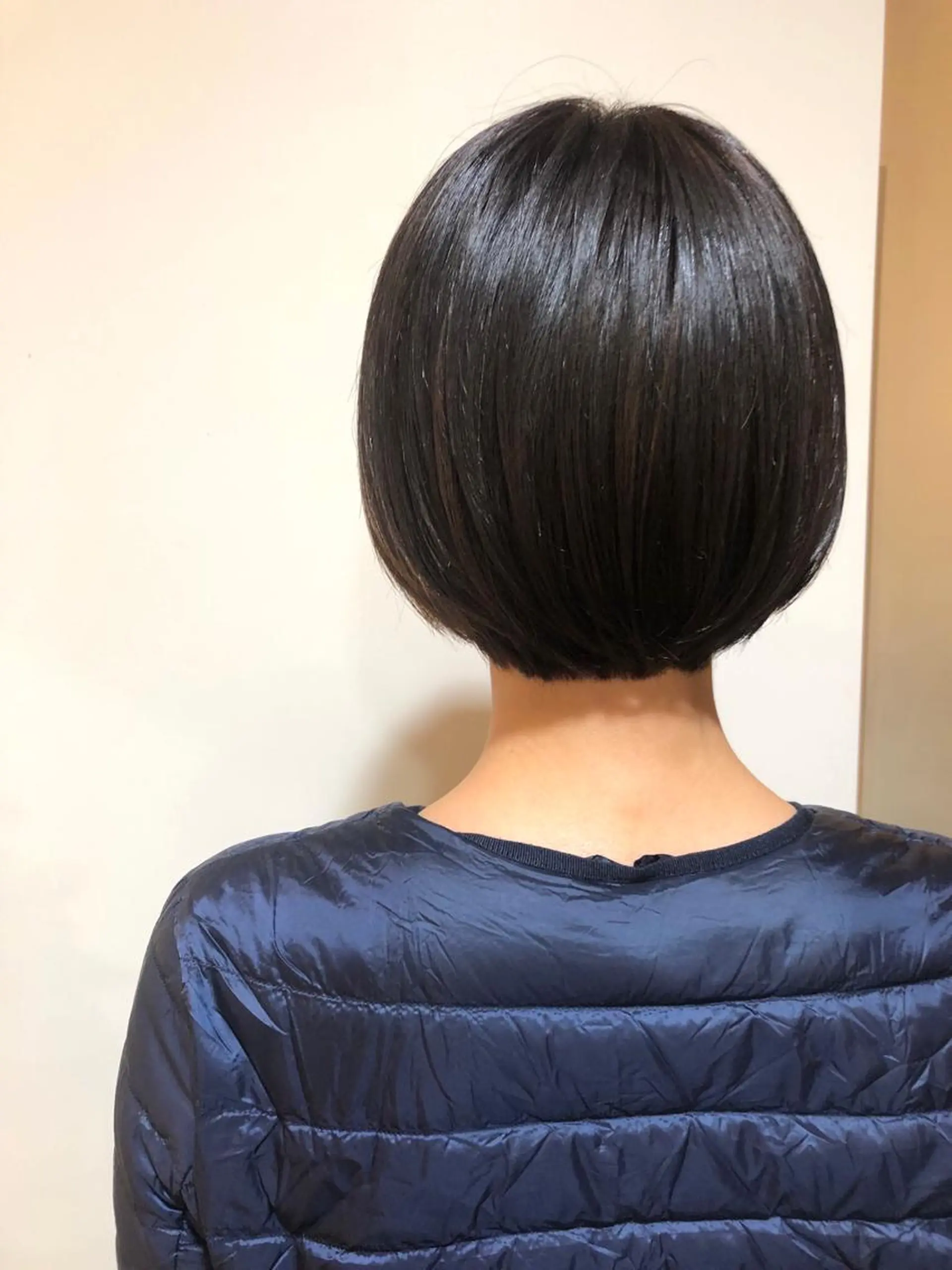 ショート カラー MIOベージュカラー 柔らかいカラーのヘアスタイル