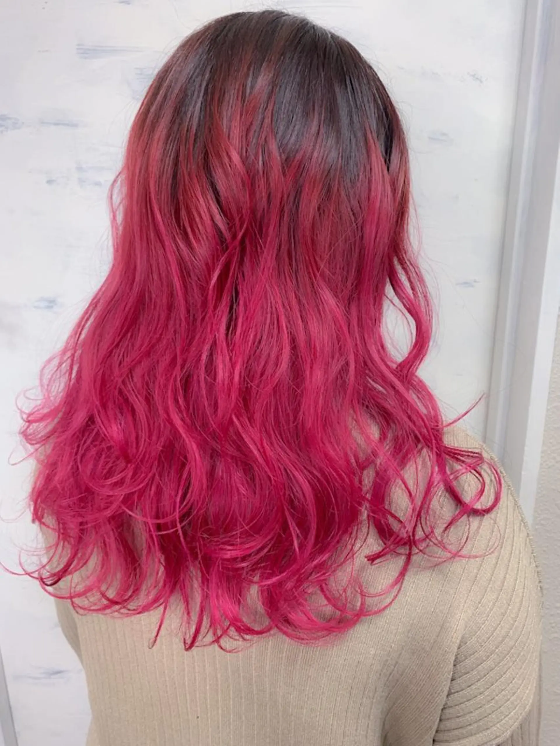 ロング カラー グラデーションカラー ピンクカラー レッドカラー ヘアカラー エクステ BOX mico.のヘアスタイル