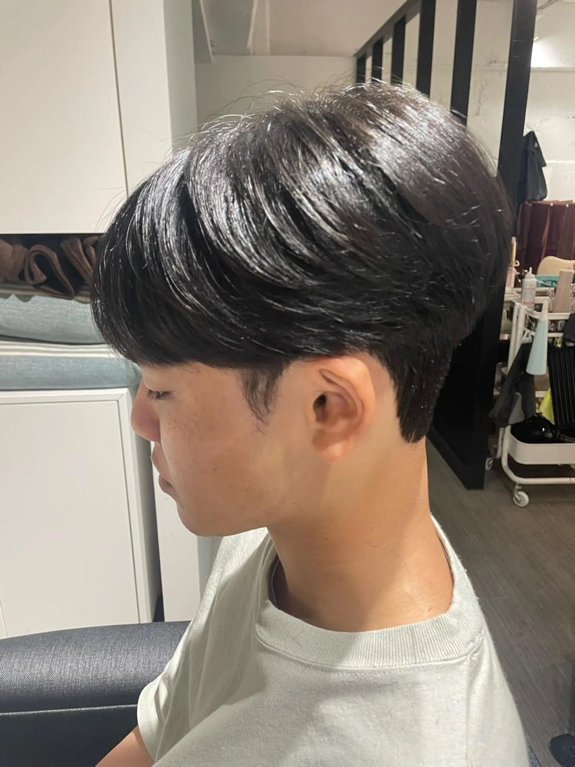 ショート パーマ メンズ センターパート ダウンパーマ カルマパーマ メンズ韓国風 韓国マッシュ カット パーマ key キーのヘアスタイル