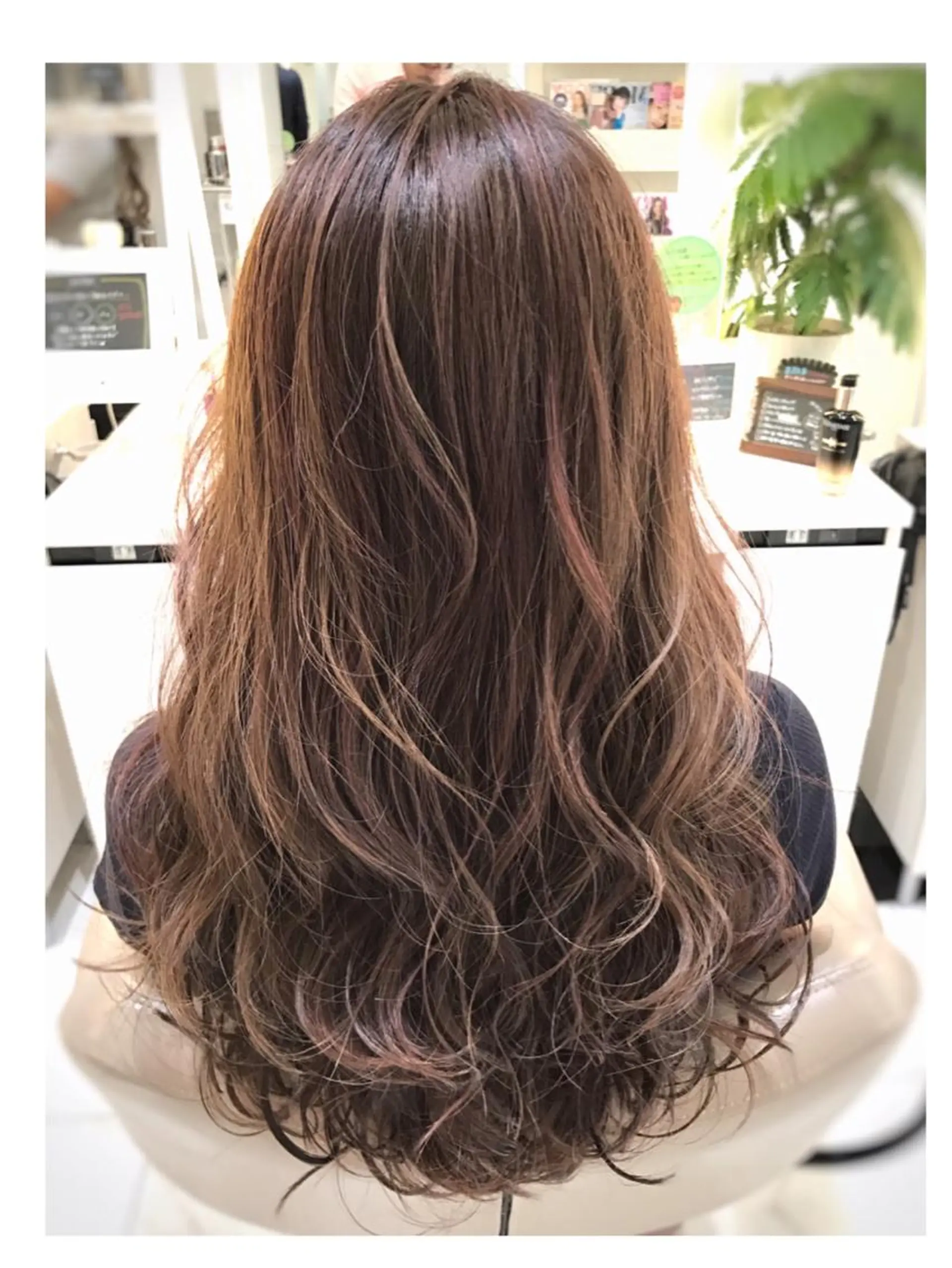 セミロング カラー ブリーチ グラデーションカラー ハイライトカラー イルミナカラー ネイビーカラー 山崎俊輔/髪質改善 /バレイヤージュのヘアスタイル