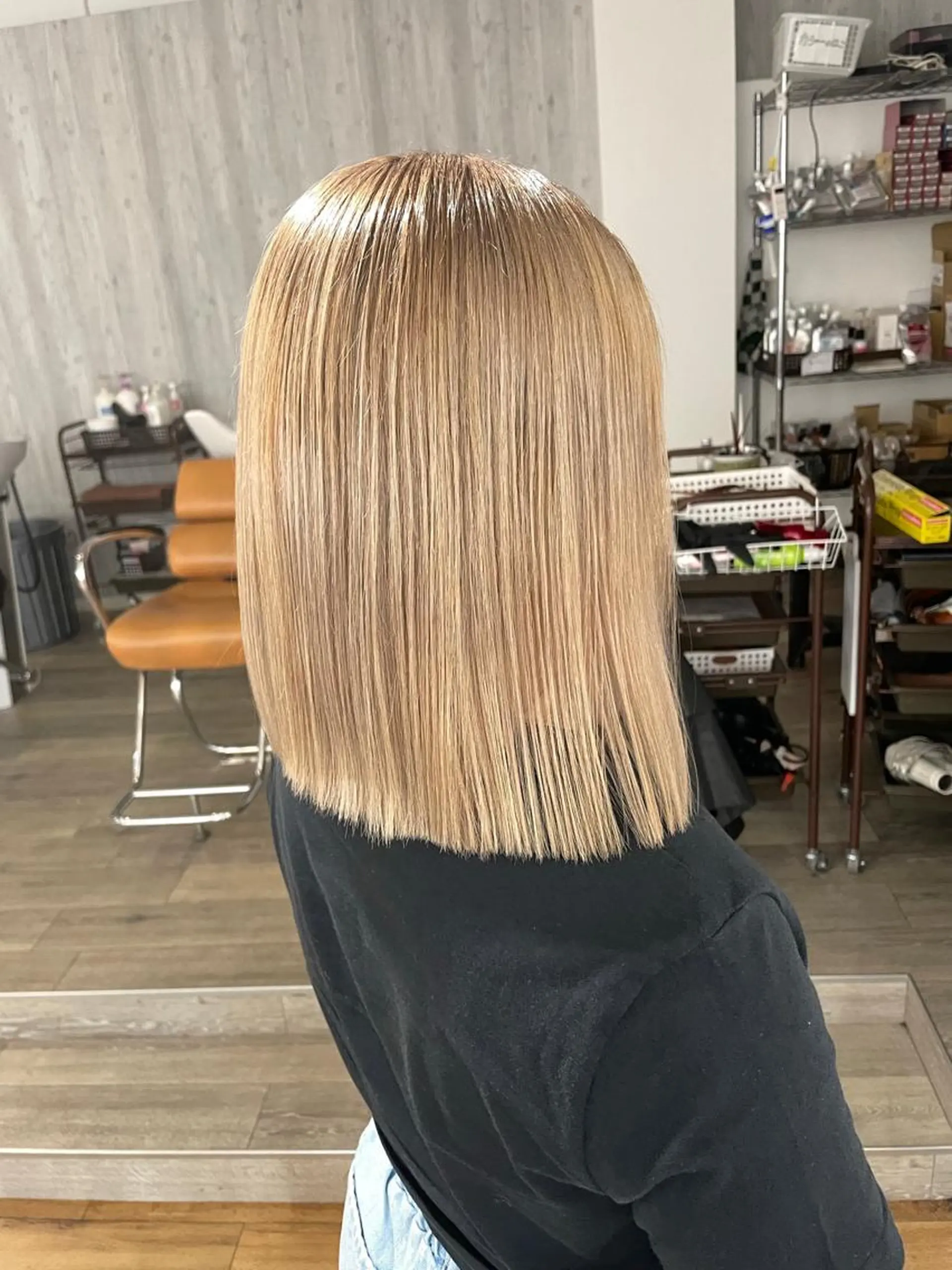 ミディアム カラー ベージュカラー ブロンド ブロンドベージュ カット ヘアカラー Le/a谷町 野上幹太のヘアスタイル