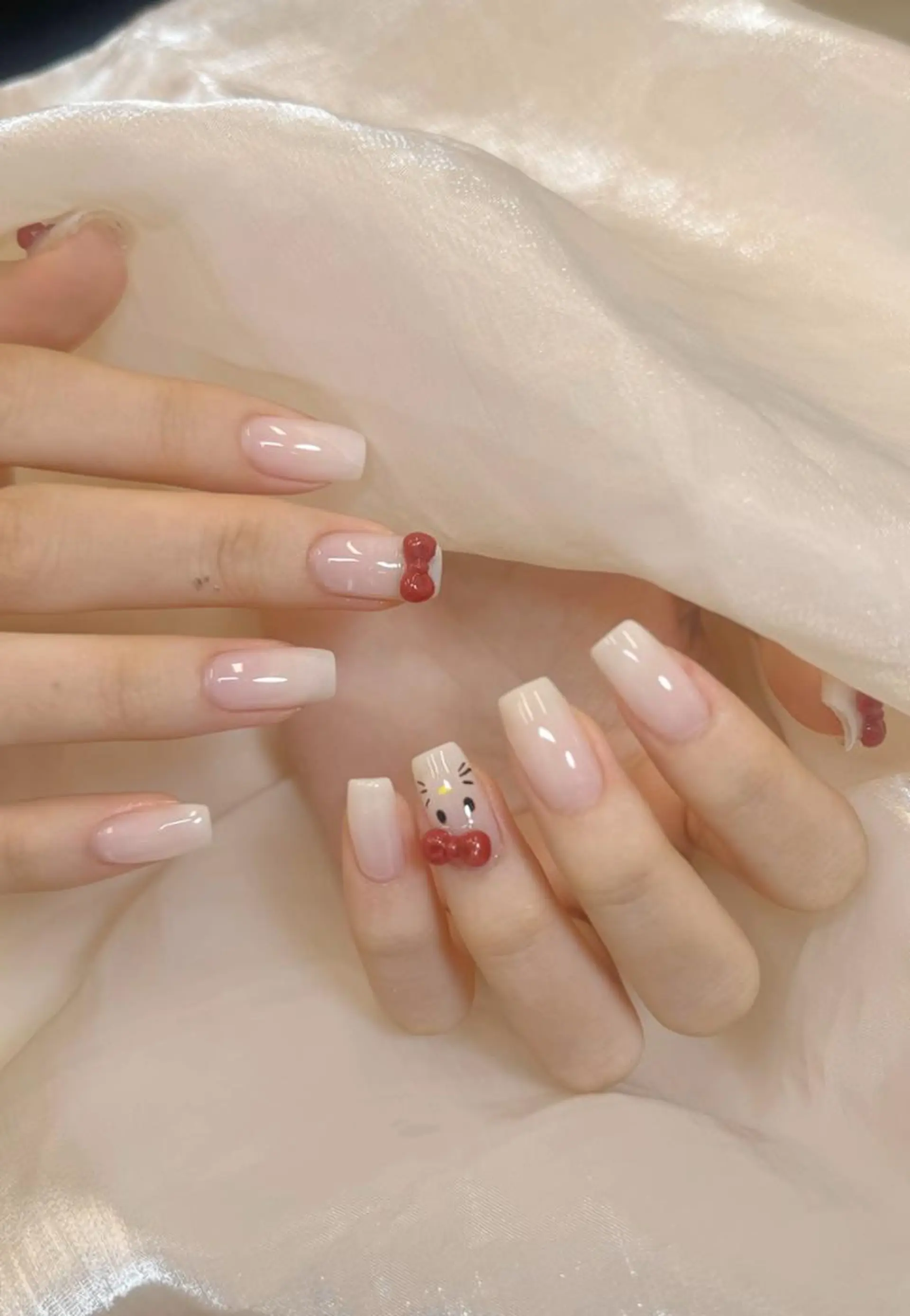 ネイル ハンドネイル RAFFINE haru🦋🩵のネイルデザイン