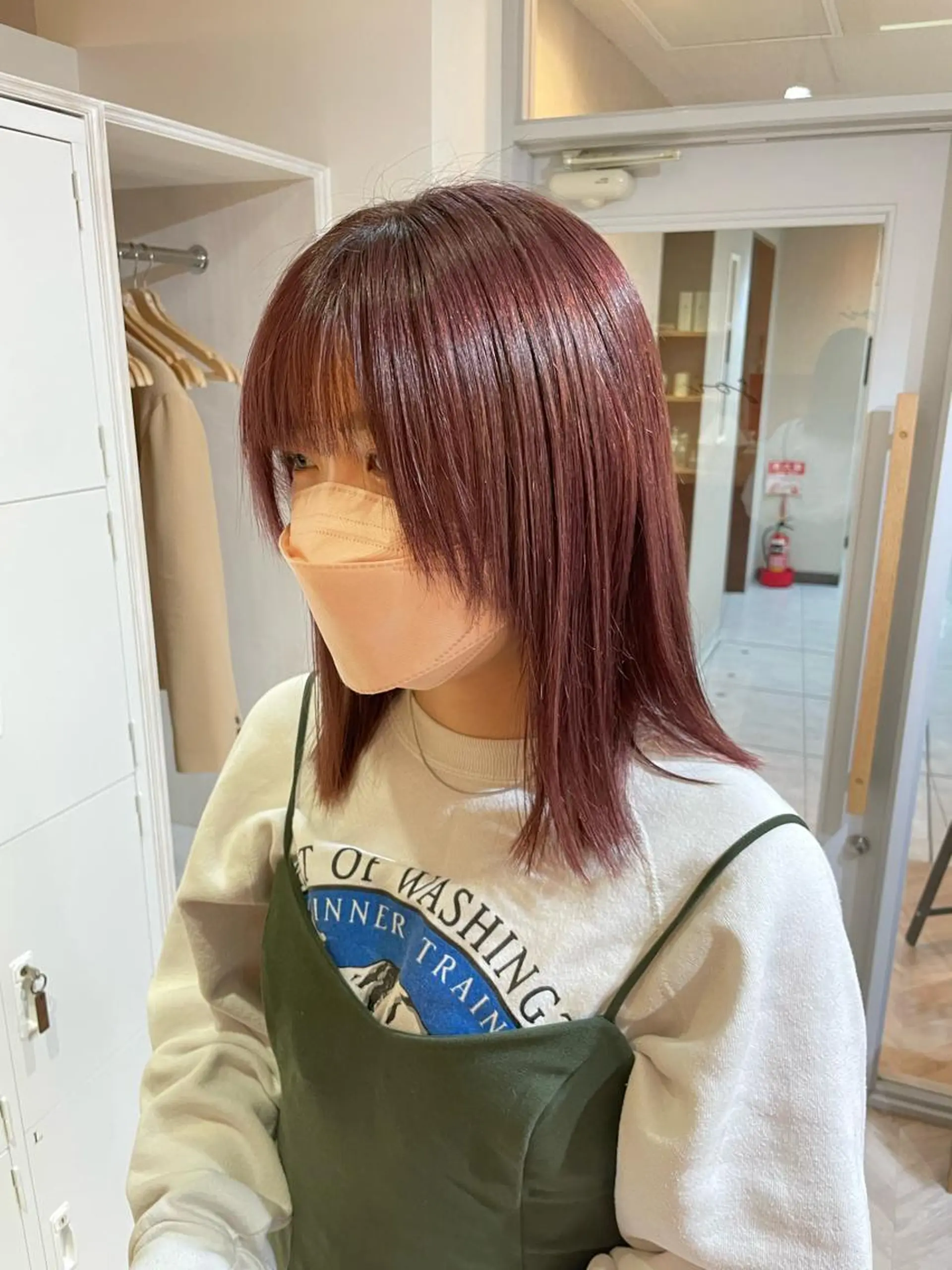 ミディアム カラー akane .のヘアスタイル