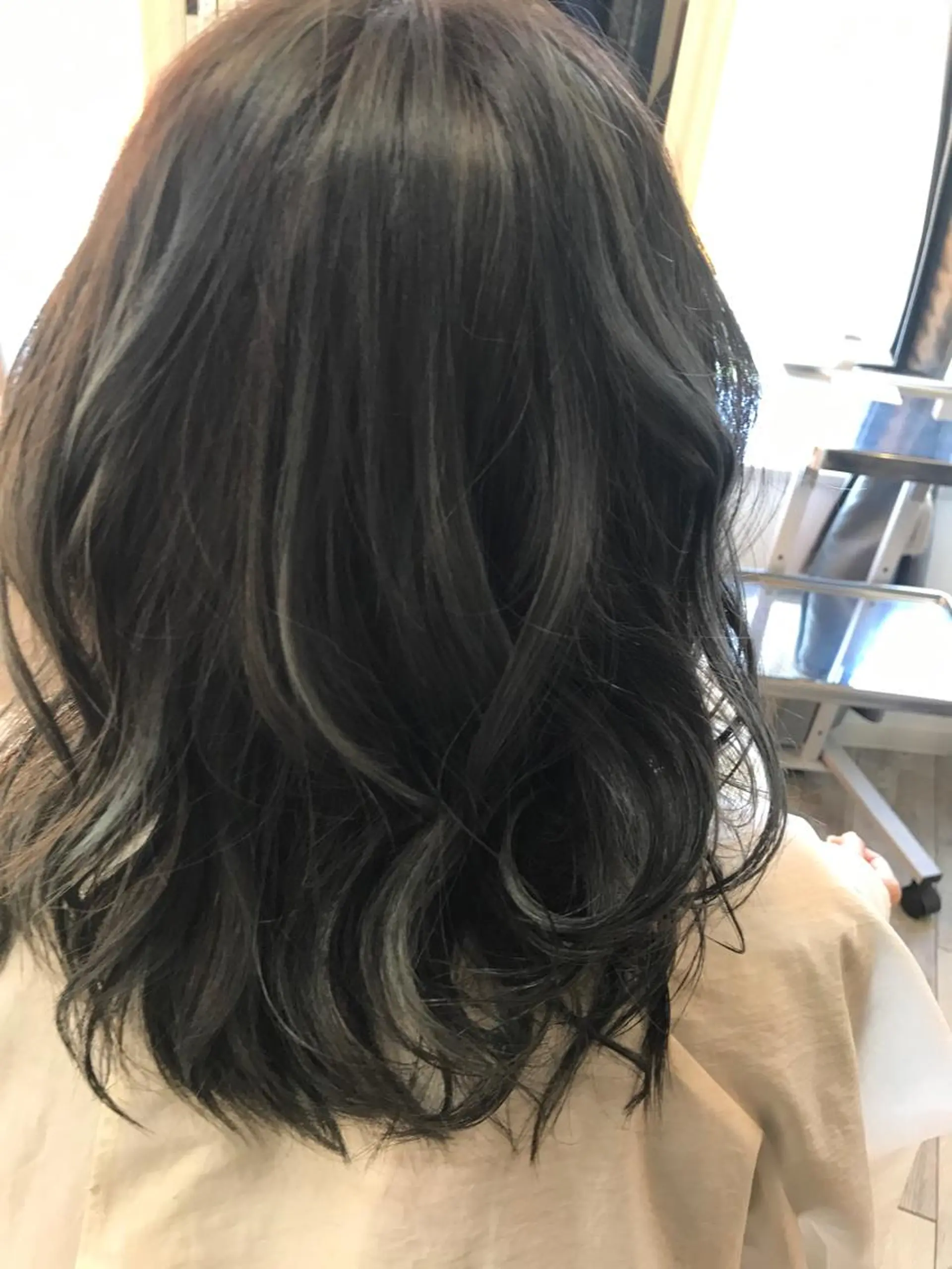 ロング カラー パーマ アディクシーカラー ブルーカラー ブルージュ 寺岡 志穂のヘアスタイル