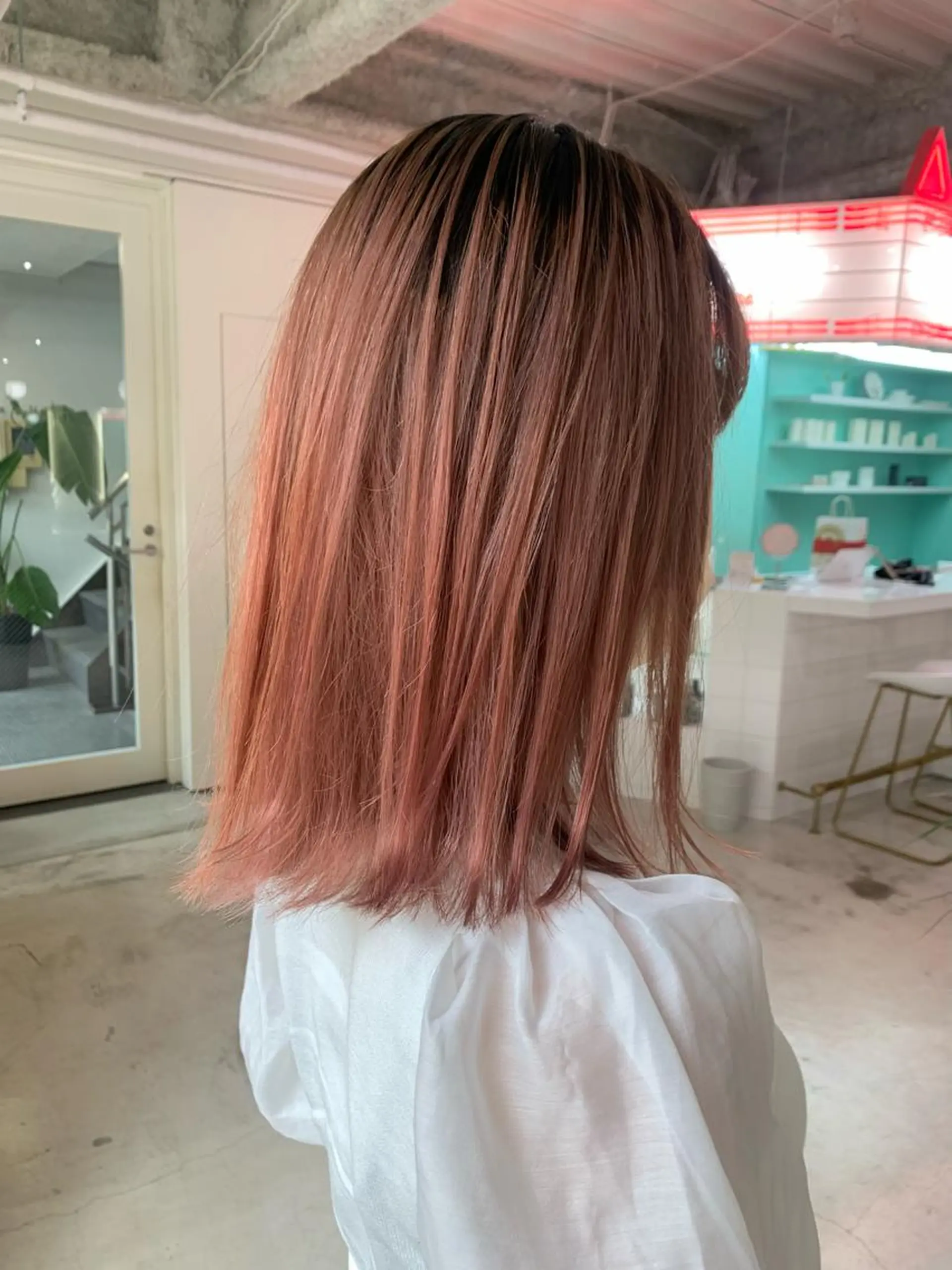 ミディアム カラー ヘアアレンジ 🧨ブリーチー×ボブ レイヤー💎じゅえるのヘアスタイル