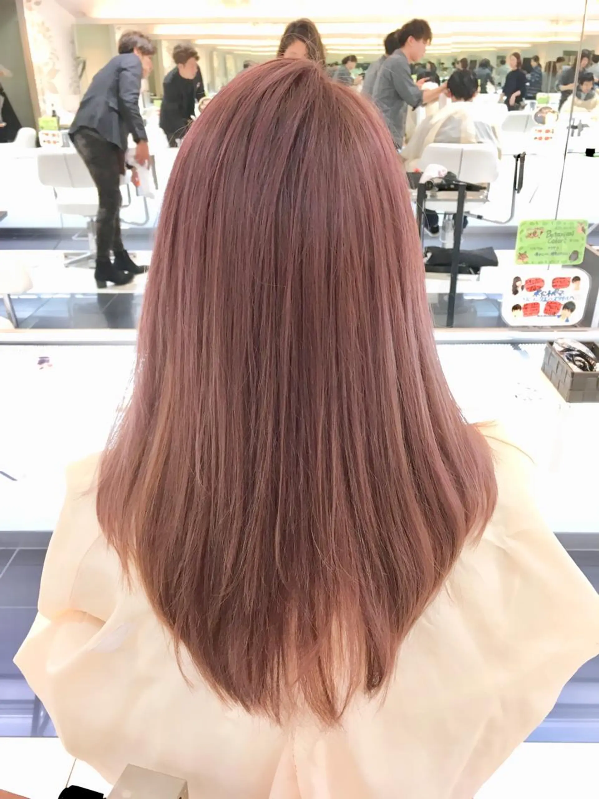 セミロング 特殊カラー/ブリーチ 道満ゆいなのヘアスタイル