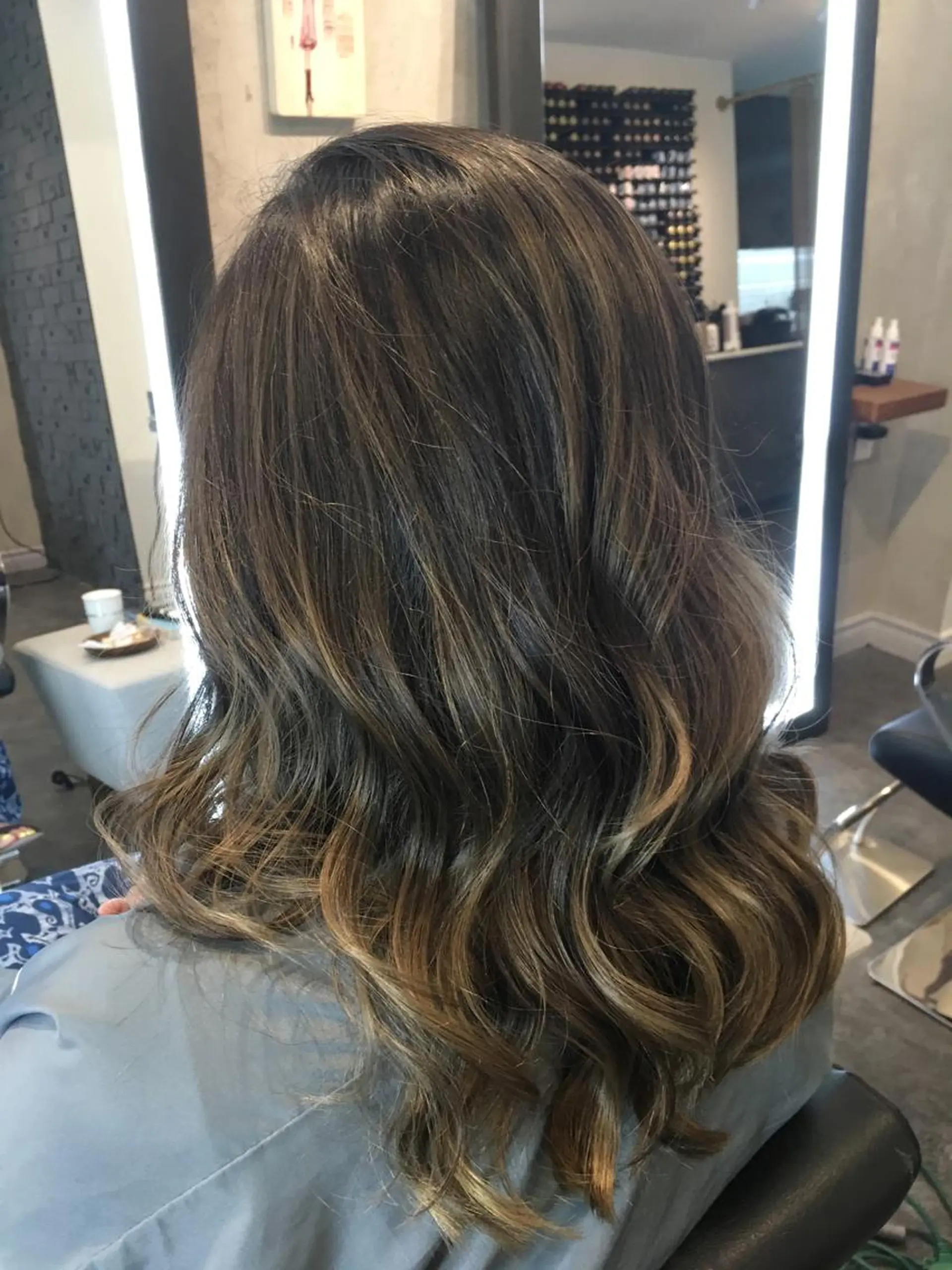 セミロング カラー アッシュ アッシュブロンド バレイヤージュ ブロンド レイヤーカット yuri🌼 NUMBER 天王寺のヘアスタイル