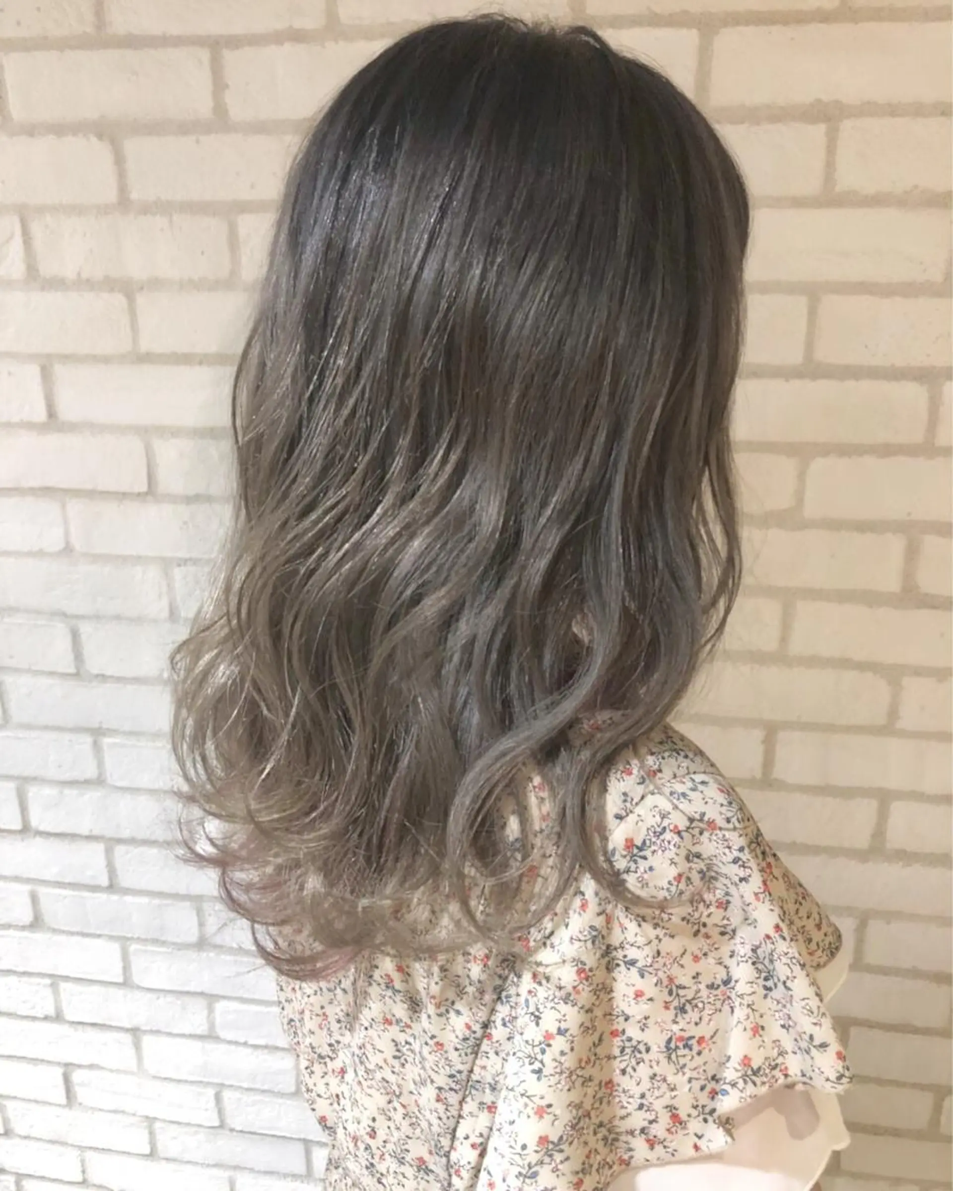 ロング カラー 小島 侑衣のヘアスタイル