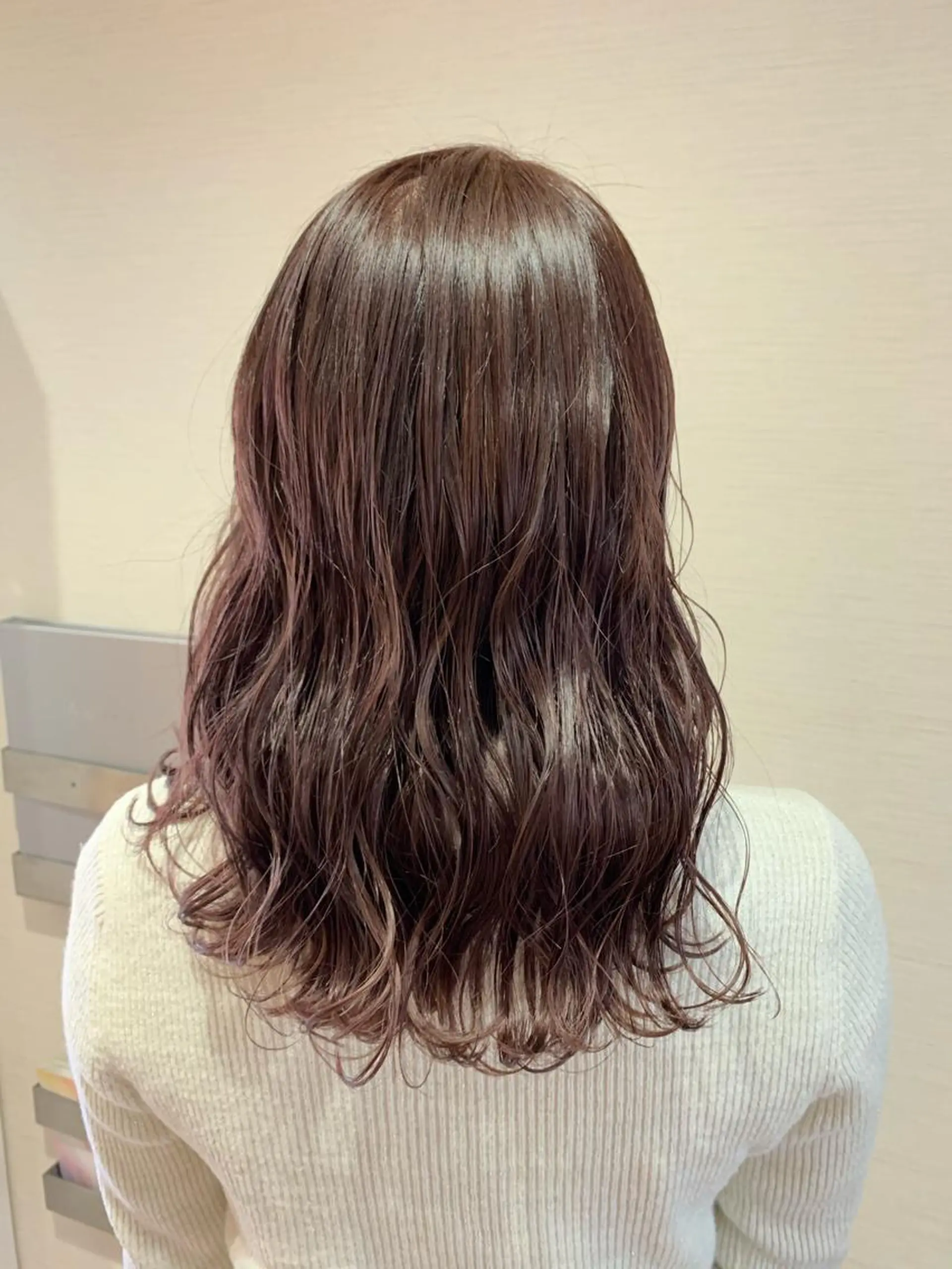 セミロング カラー 蓮見  友里のヘアスタイル