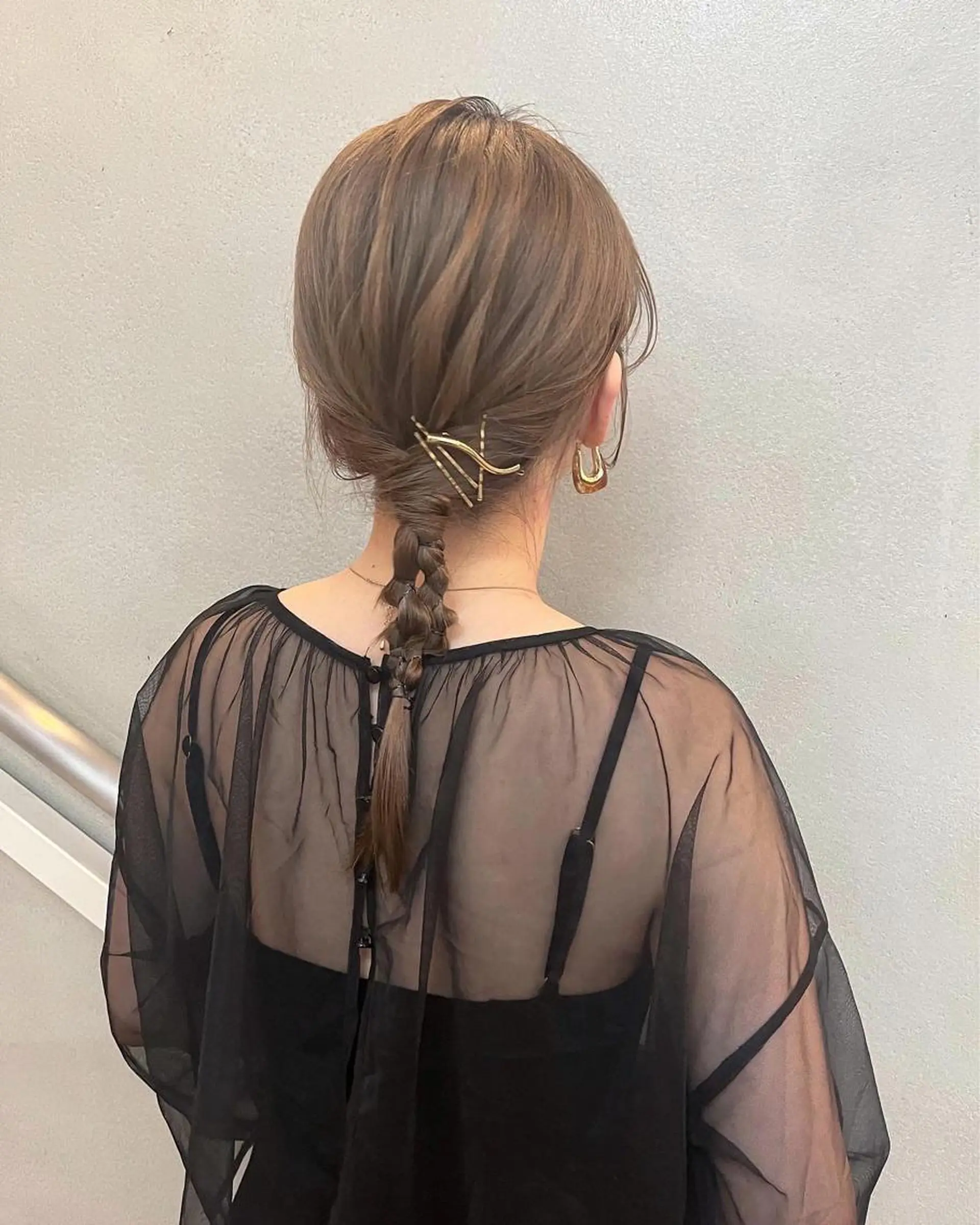 セミロング カラー ヘアアレンジ 透明感カラー/顔周り レイヤー/髪質改善のヘアスタイル