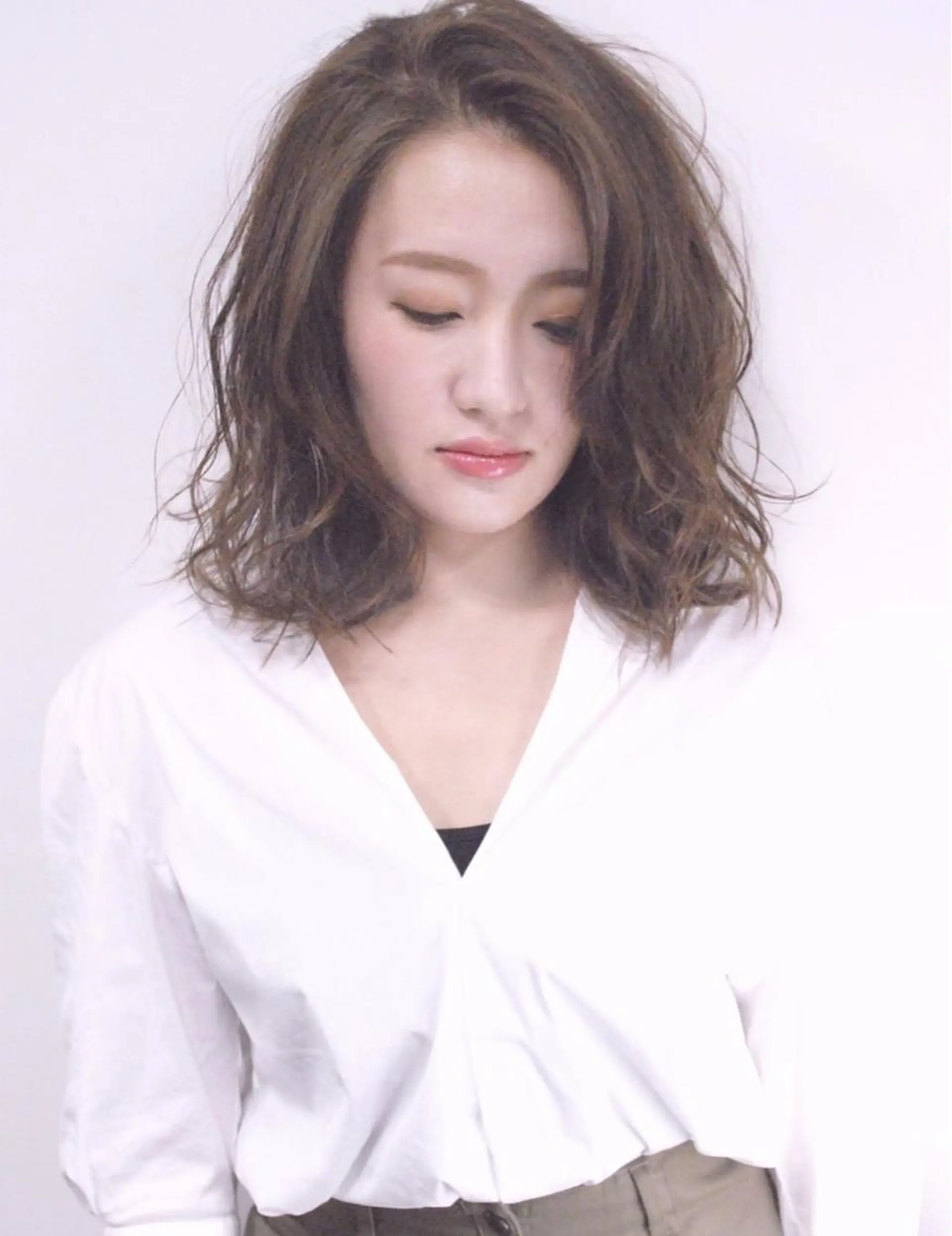 ミディアム パーマ ミディアムパーマ カット パーマ salon trim所属・米澤 篤志のヘアスタイル