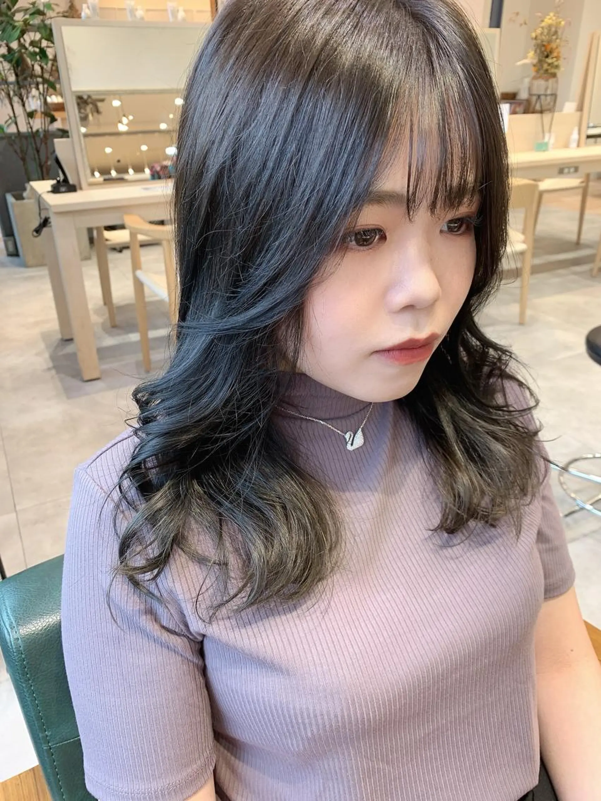 セミロング カラー 吉原 由菜のヘアスタイル