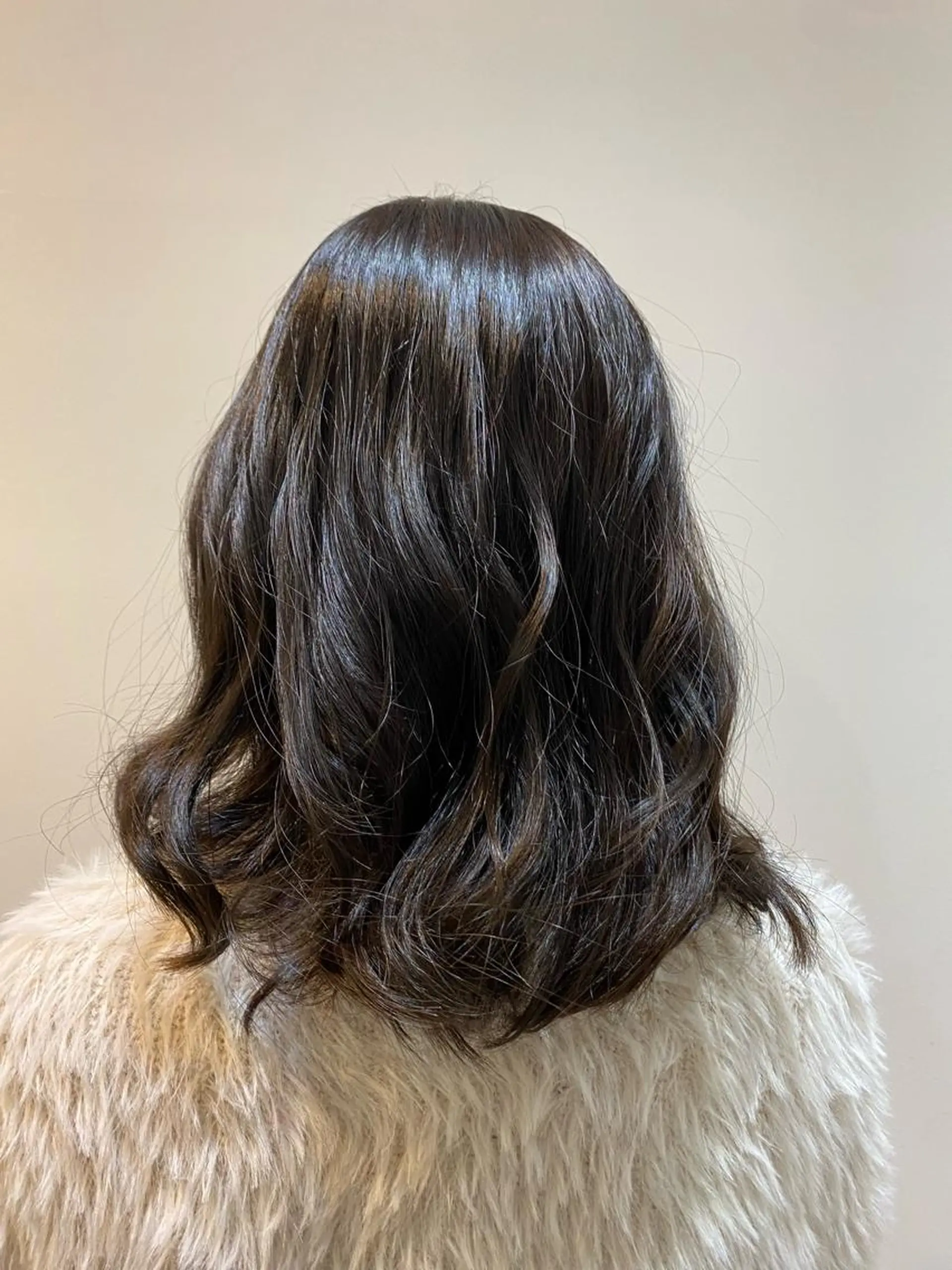 ミディアム カラー ミディアムパーマ バレイヤージュ ブリーチ ケアブリーチ デザインカラー カット ヘアカラー トリートメント 大人かわいい×艶髪 🤍塩川のヘアスタイル