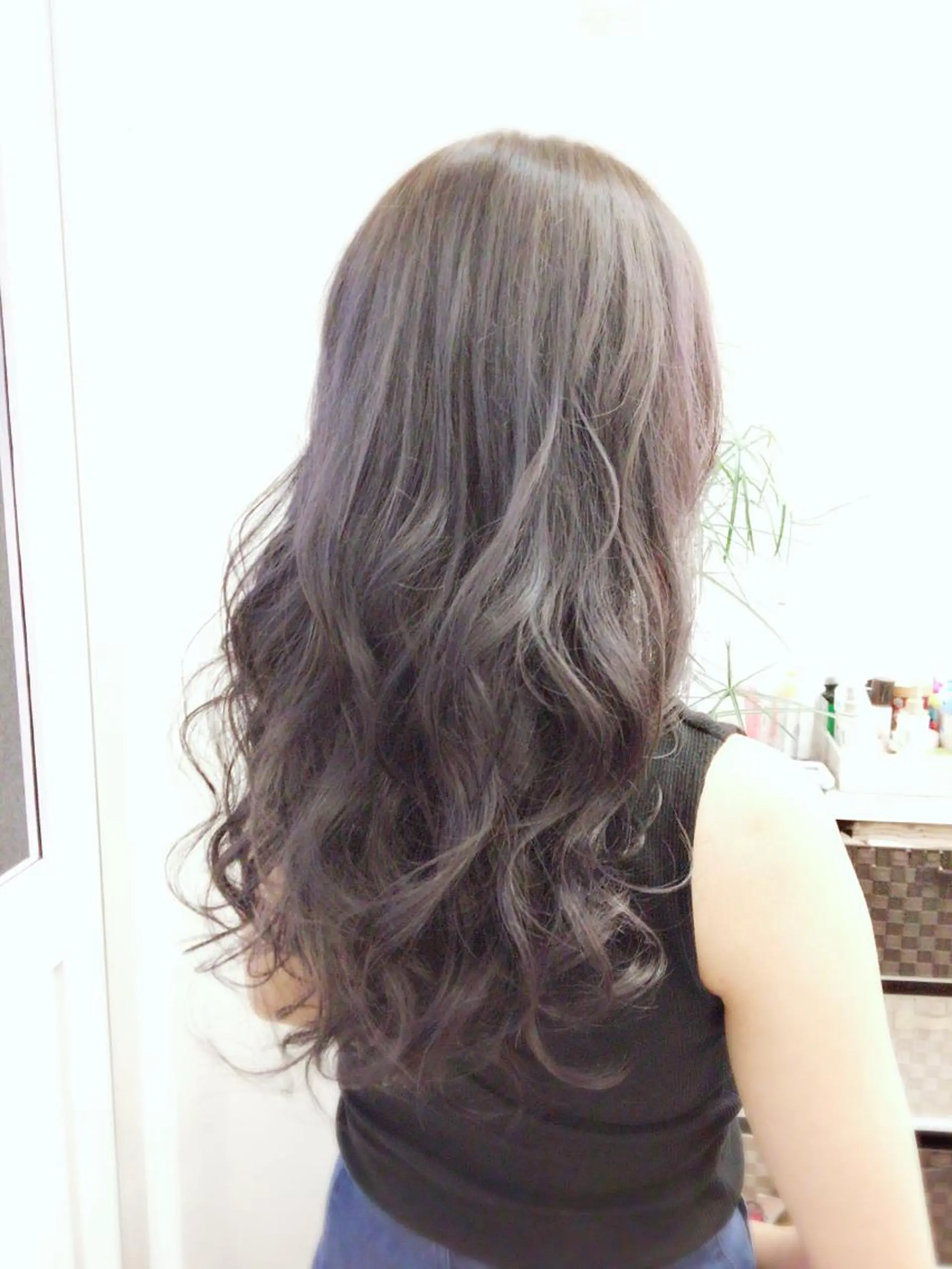 ロング カラー アッシュ ケアブリーチ&シール エクステの店和田翔莉のヘアスタイル