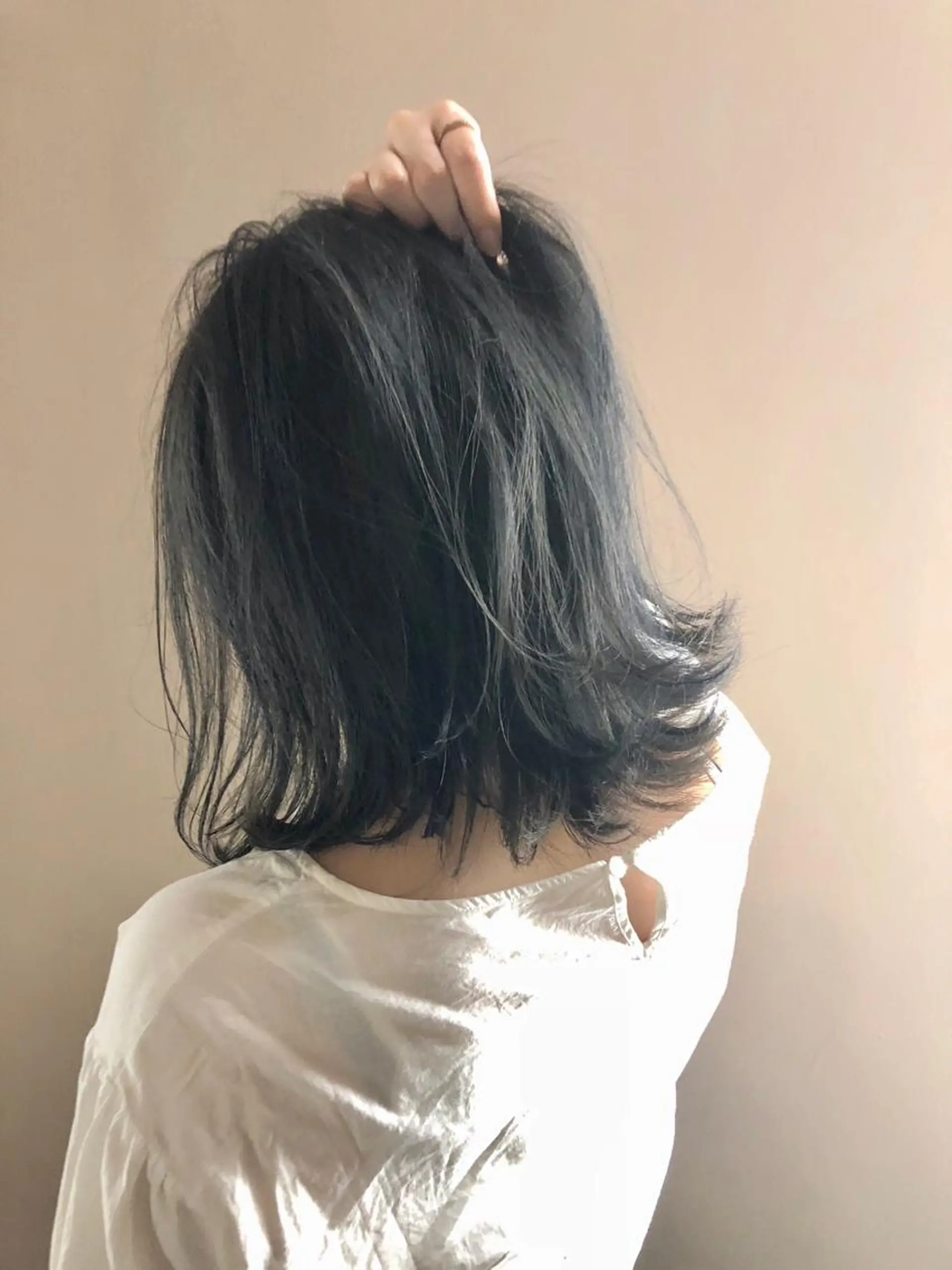 ショート カラー ブルーカラー ブルージュ tuki yokohama所属・店長 小池アキトのヘアスタイル