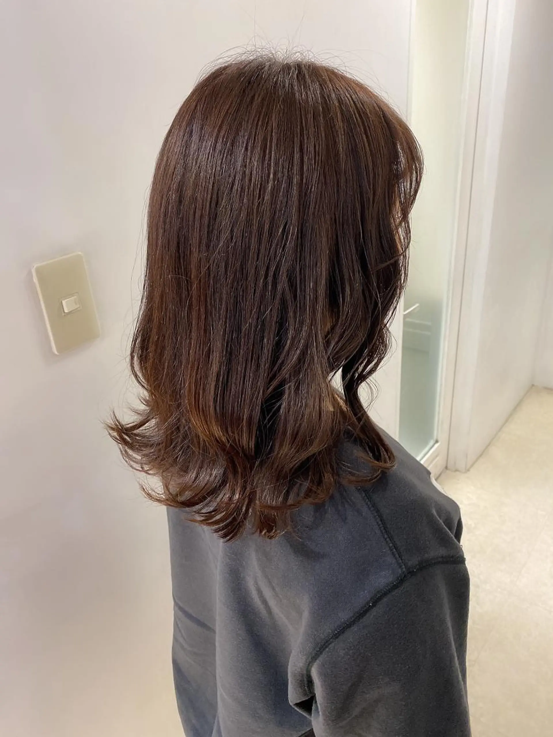 セミロング 友田 千栄のヘアスタイル