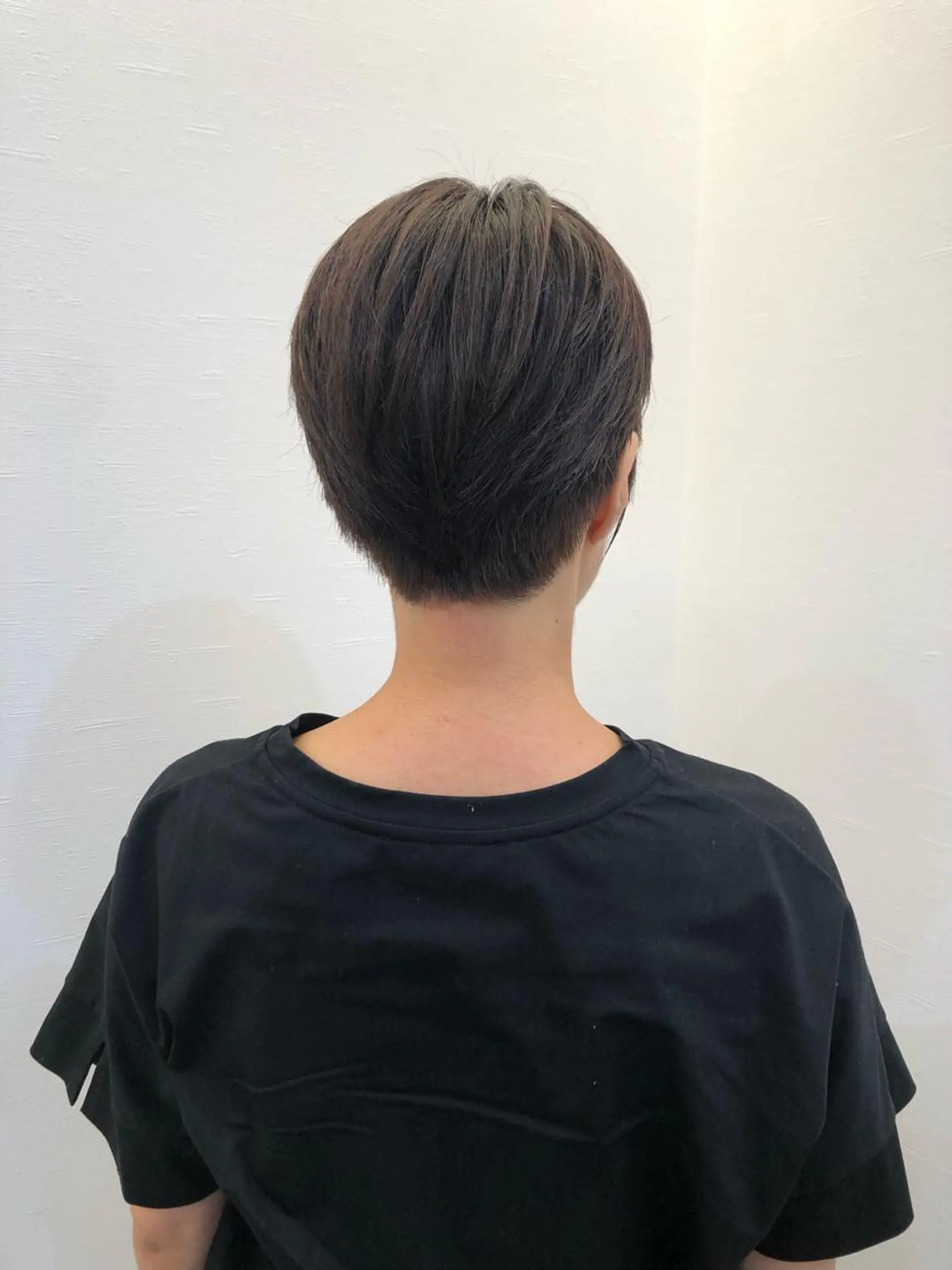 ショート ツノガイ エリのヘアスタイル