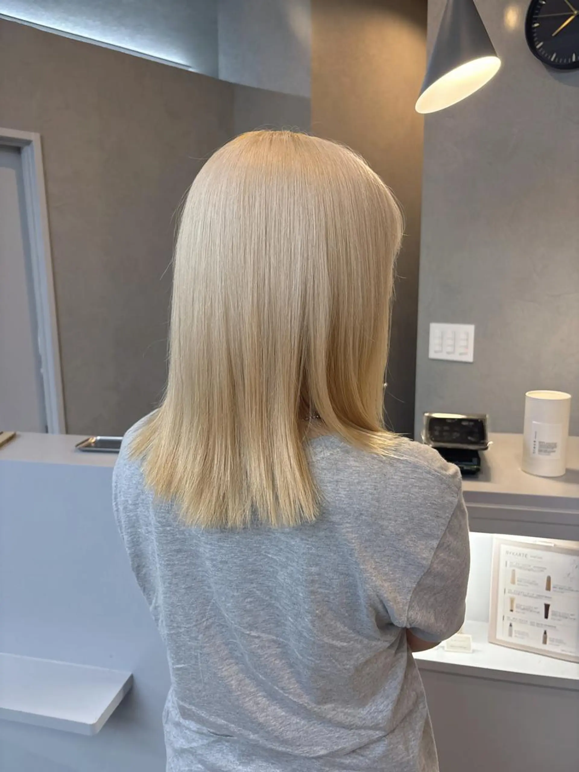 ミディアム カラー ブリーチ 透明感カラー ハイトーンカラー 韓国風ヘア レイヤーカット カット ヘアカラー トリートメント lafit ラフィット 下大利のヘアスタイル