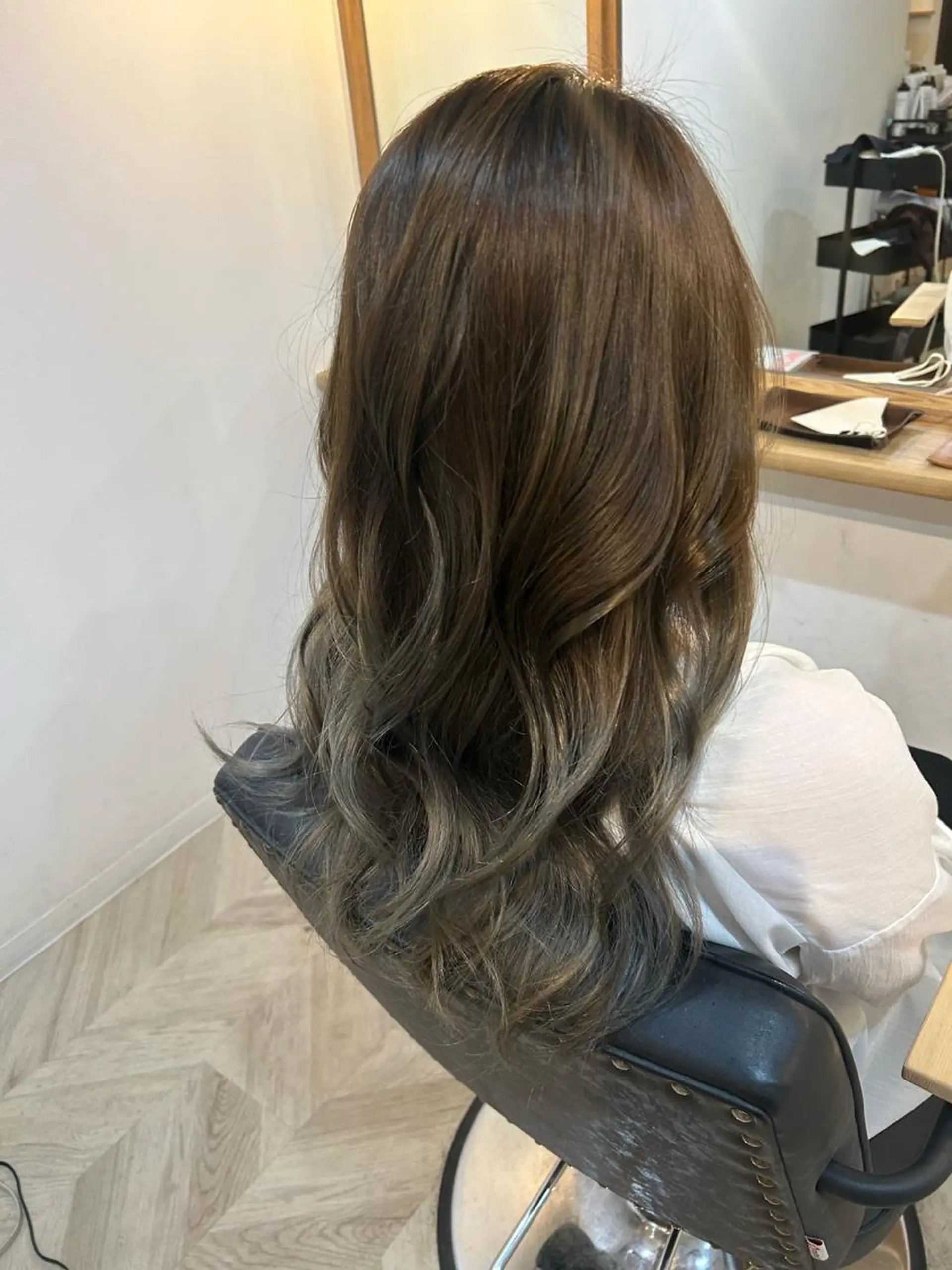 セミロング ayumi ／透明感カラーのヘアスタイル