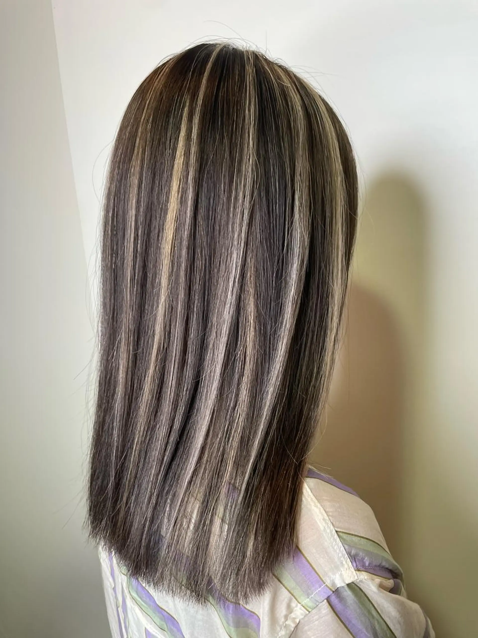 ロング カラー アッシュ バレイヤージュ ベージュカラー ブリーチ グラデーションカラー ヘアカラー 安田和洋 ブリーチカラー特化のヘアスタイル